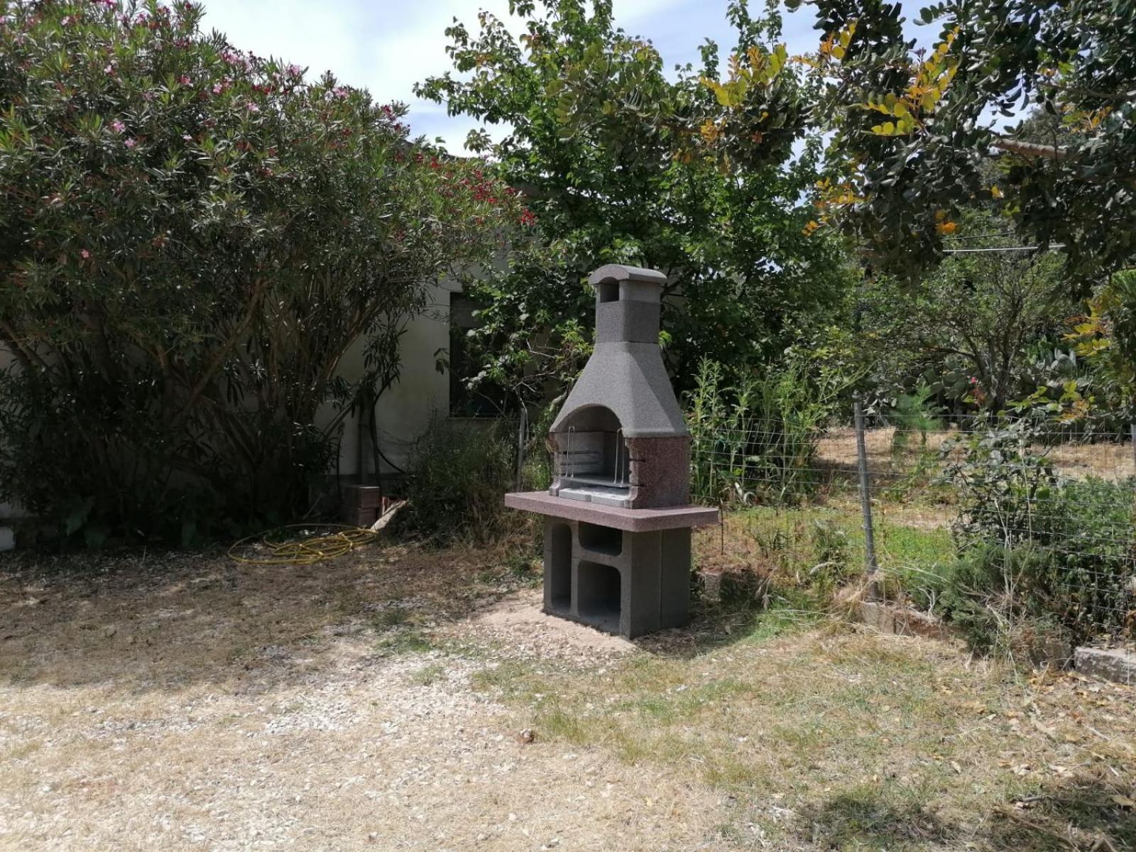 Casa indipendente immersa nel verde con vista mare