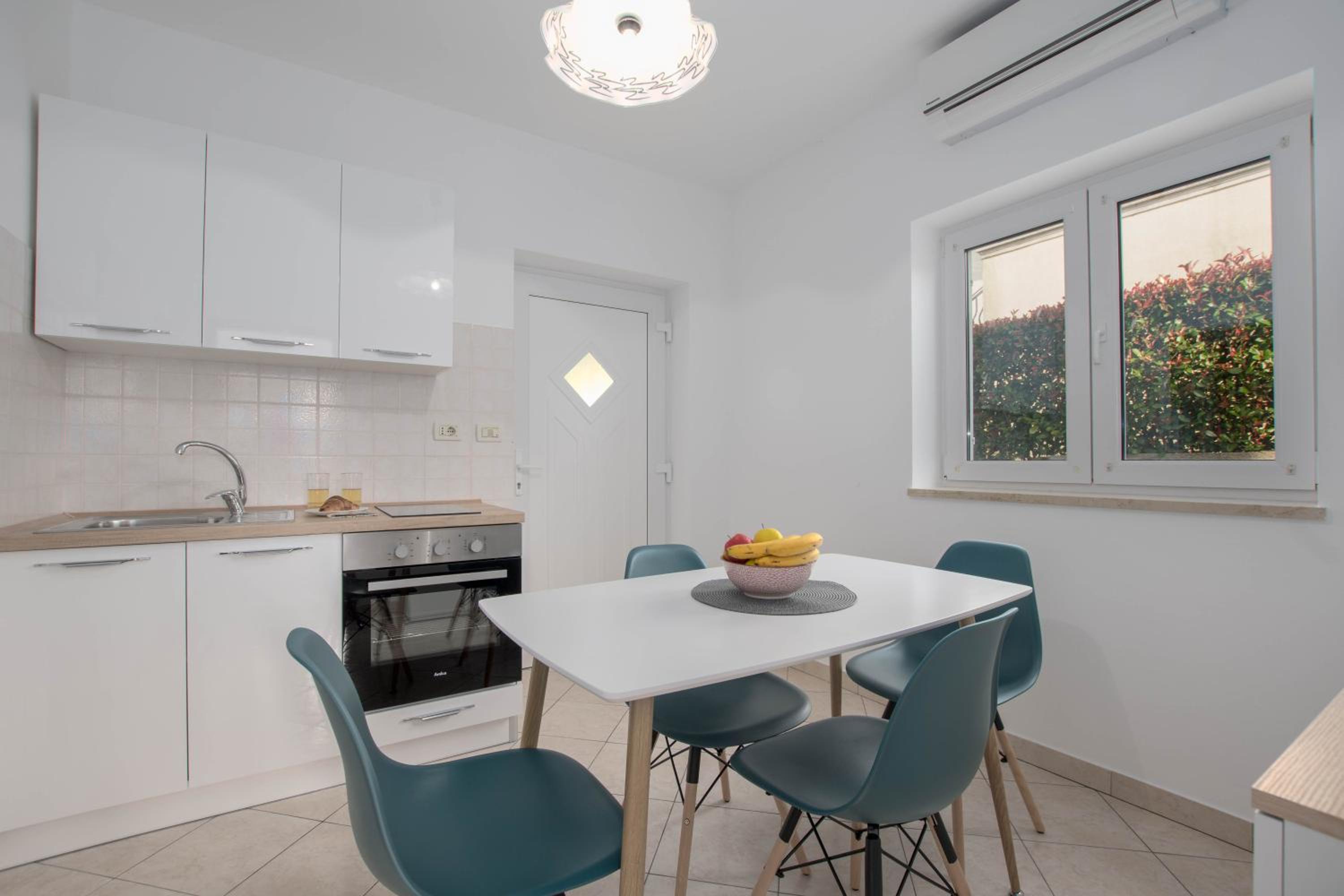 Apartment Lucija, Stinjan