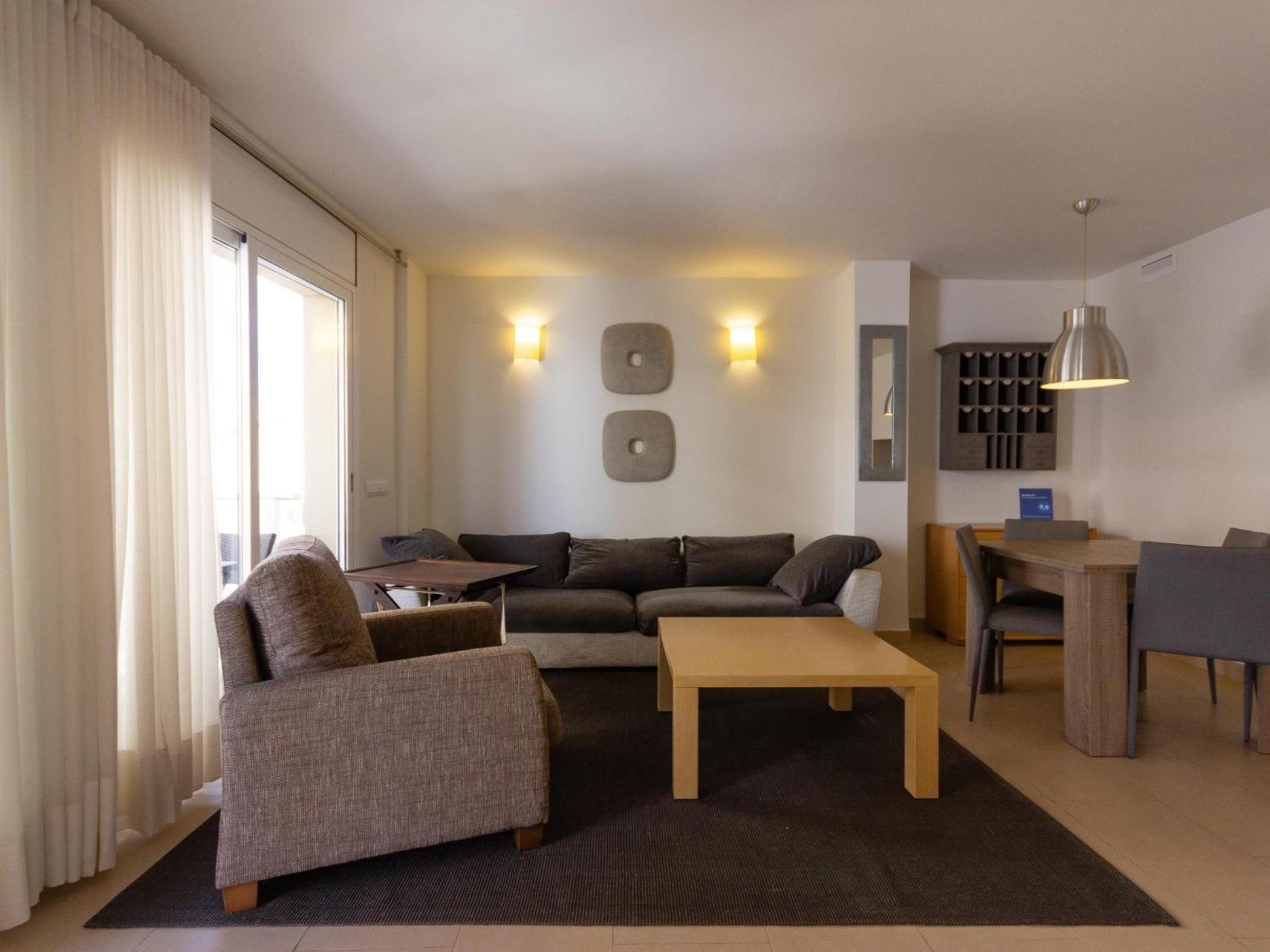 INNOUTHOME Apartamento con wifi y aire santiago russinyol photo 5