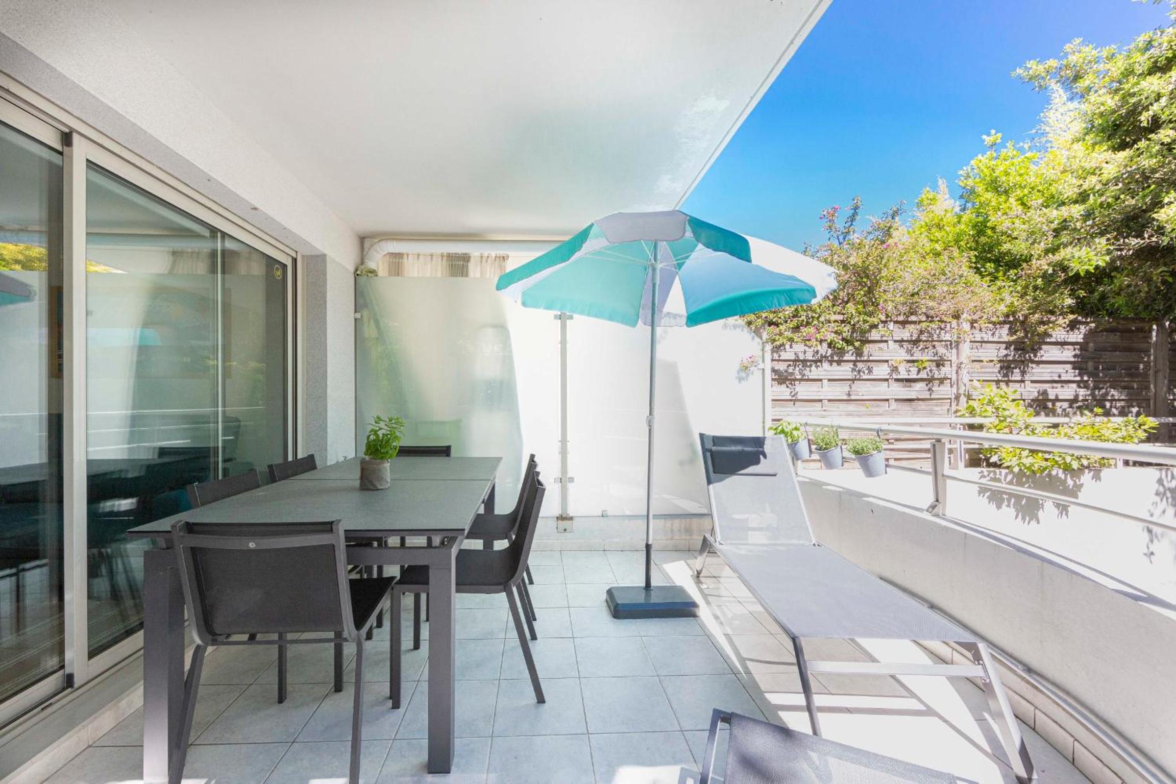 BNB RENTING 2 bedrooms near the beach 300 meters view 5