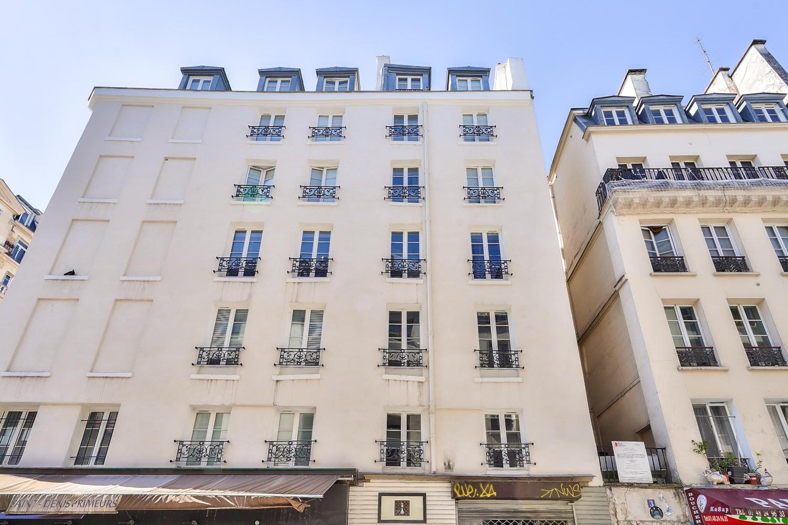 Stylish Mezzanine Studio in the Heart of Paris 3F