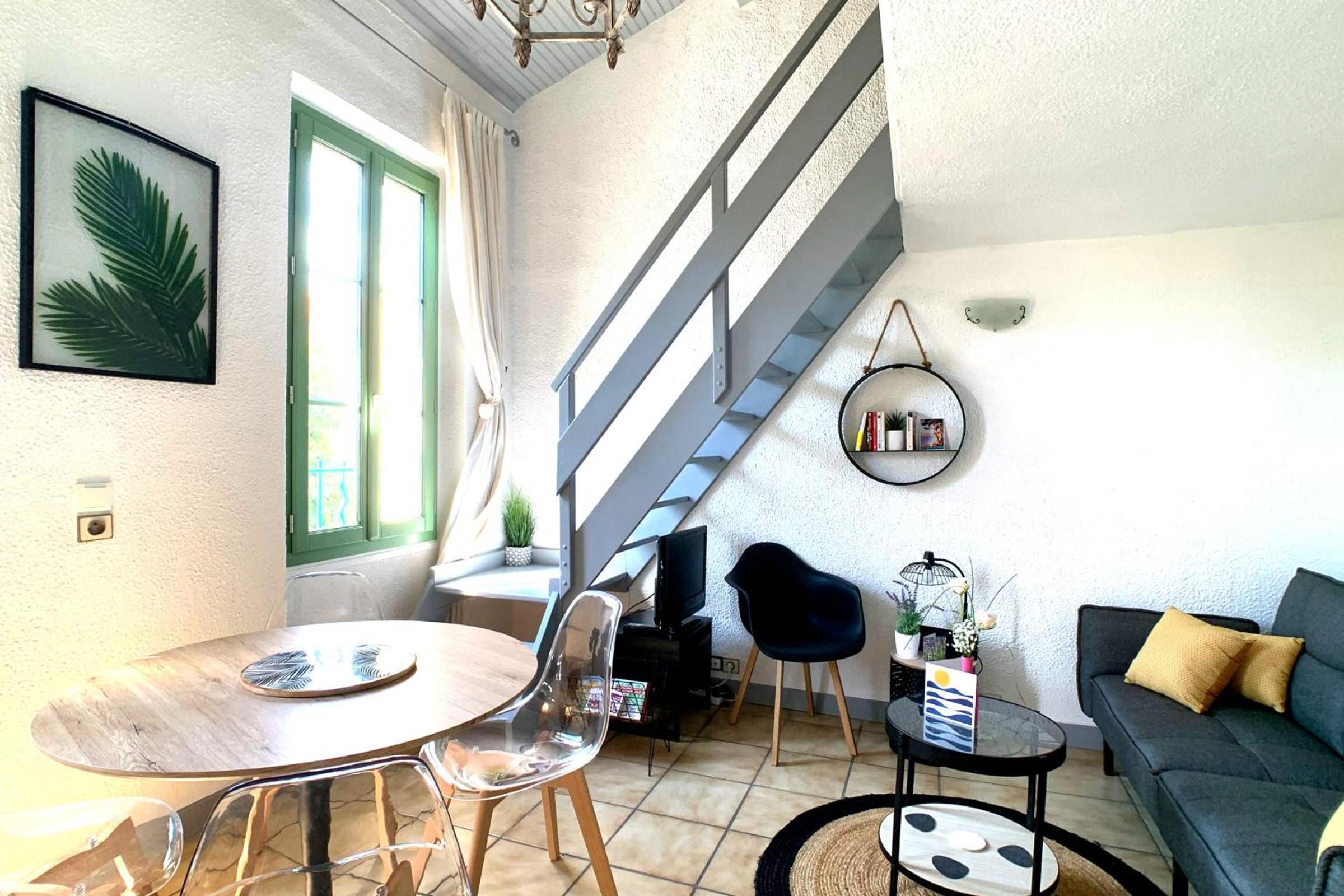 2 bedroom duplex apartment in the center of Antibes