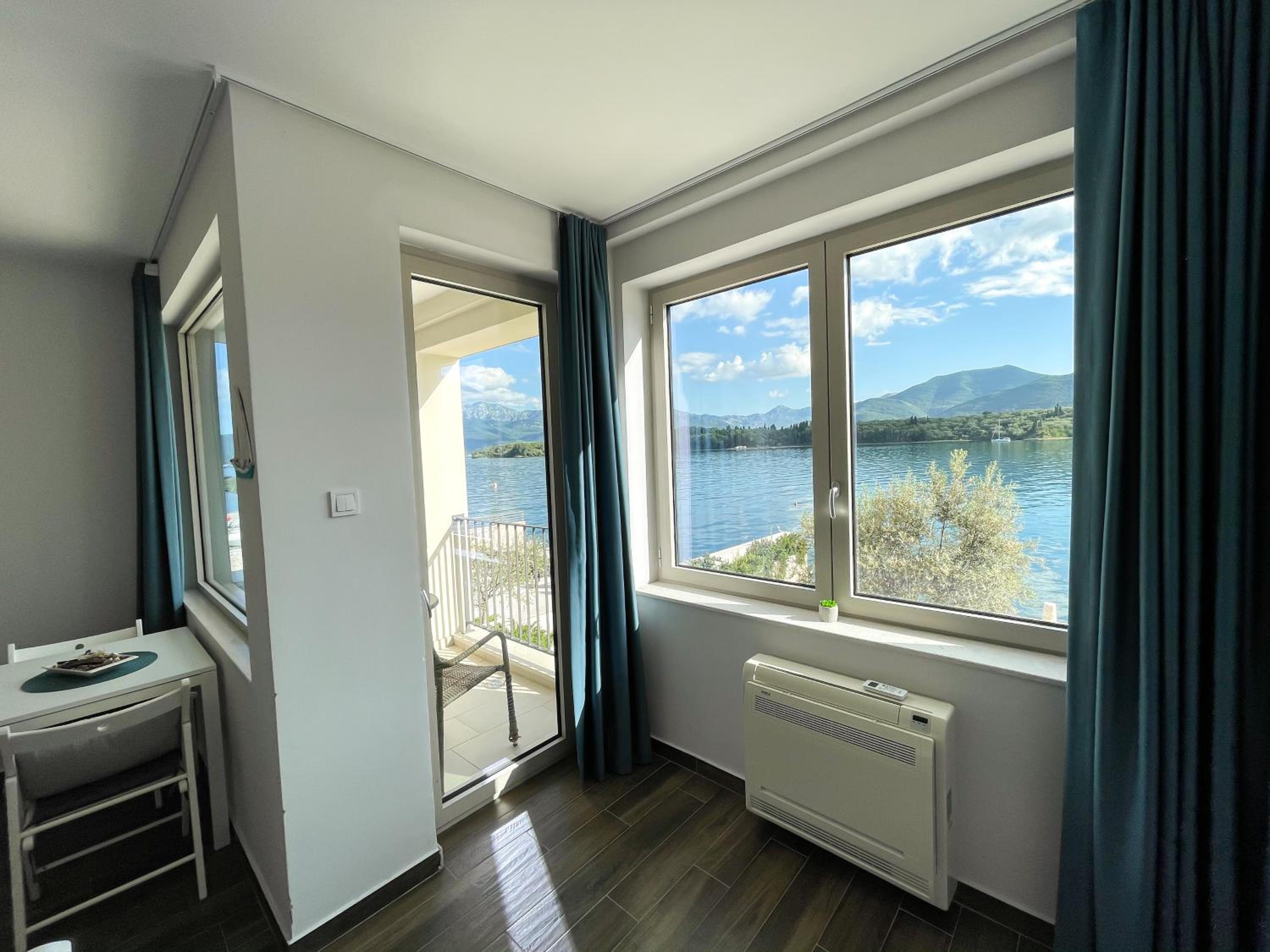 Apartments Maestral