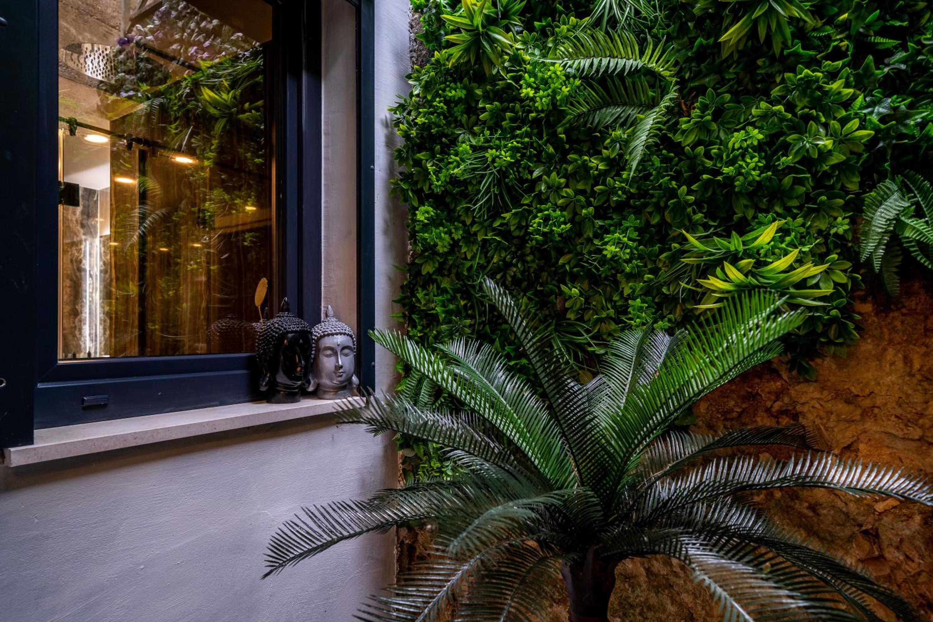 Gorgeous Ground Floor w/ Minipool & Patio