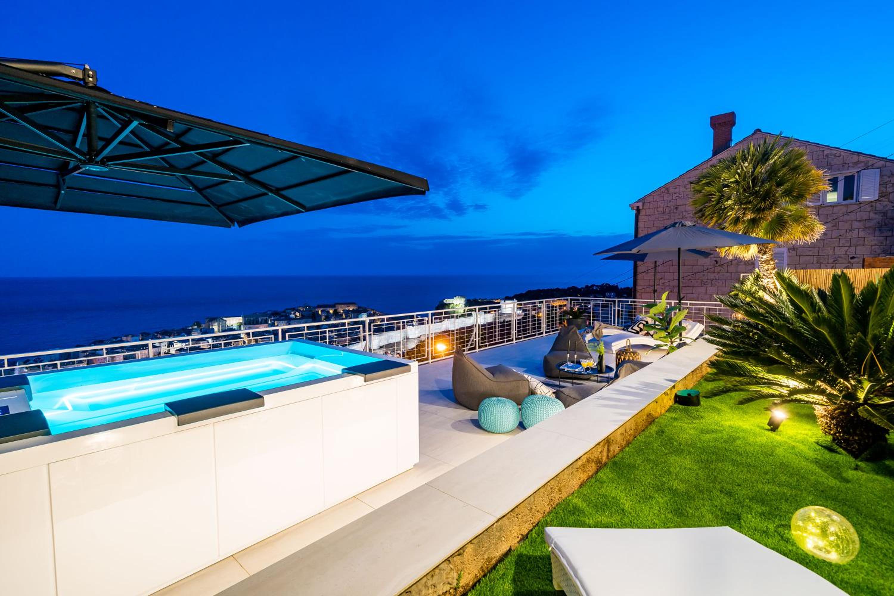 Gorgeous Ground Floor w/ Minipool & Patio