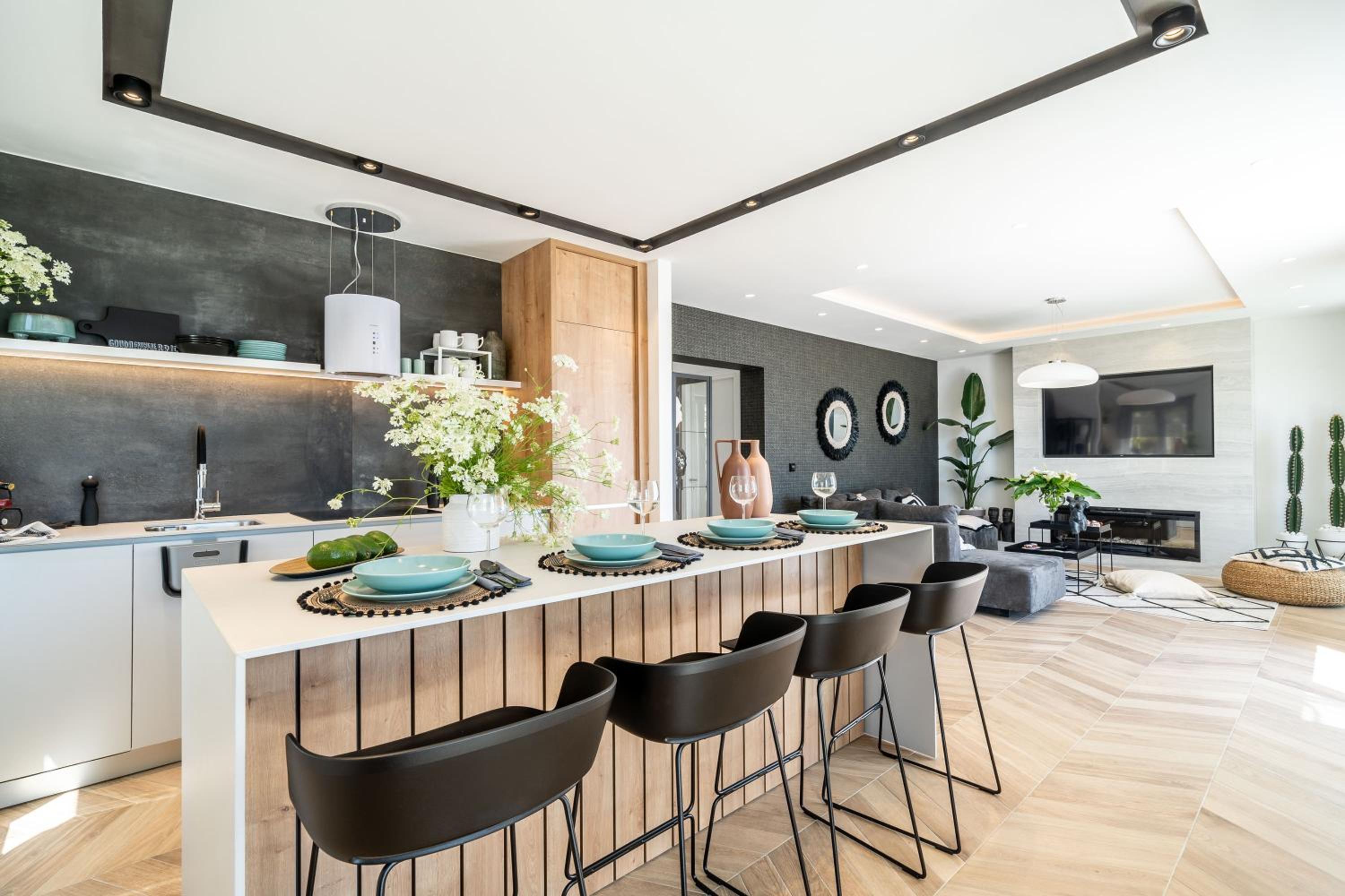 Gorgeous Ground Floor w/ Minipool & Patio