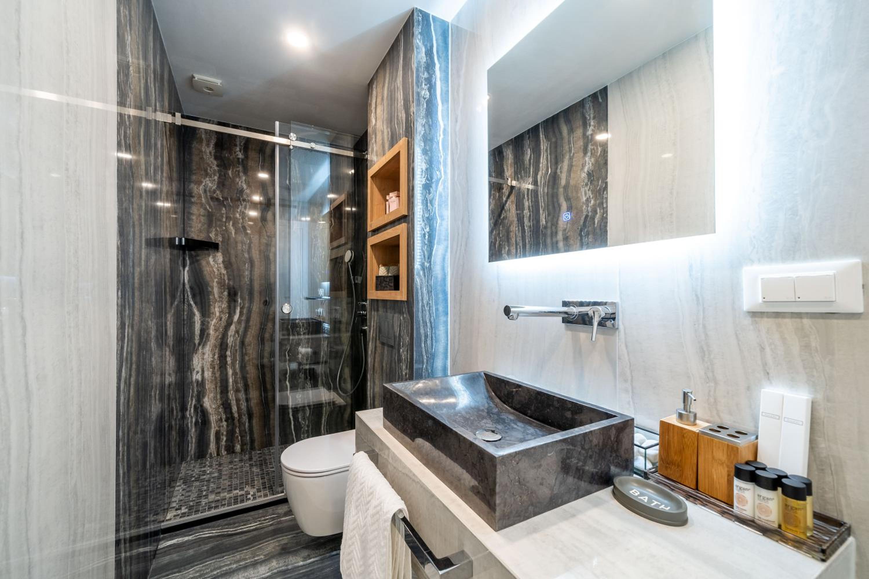 Gorgeous Ground Floor w/ Minipool & Patio