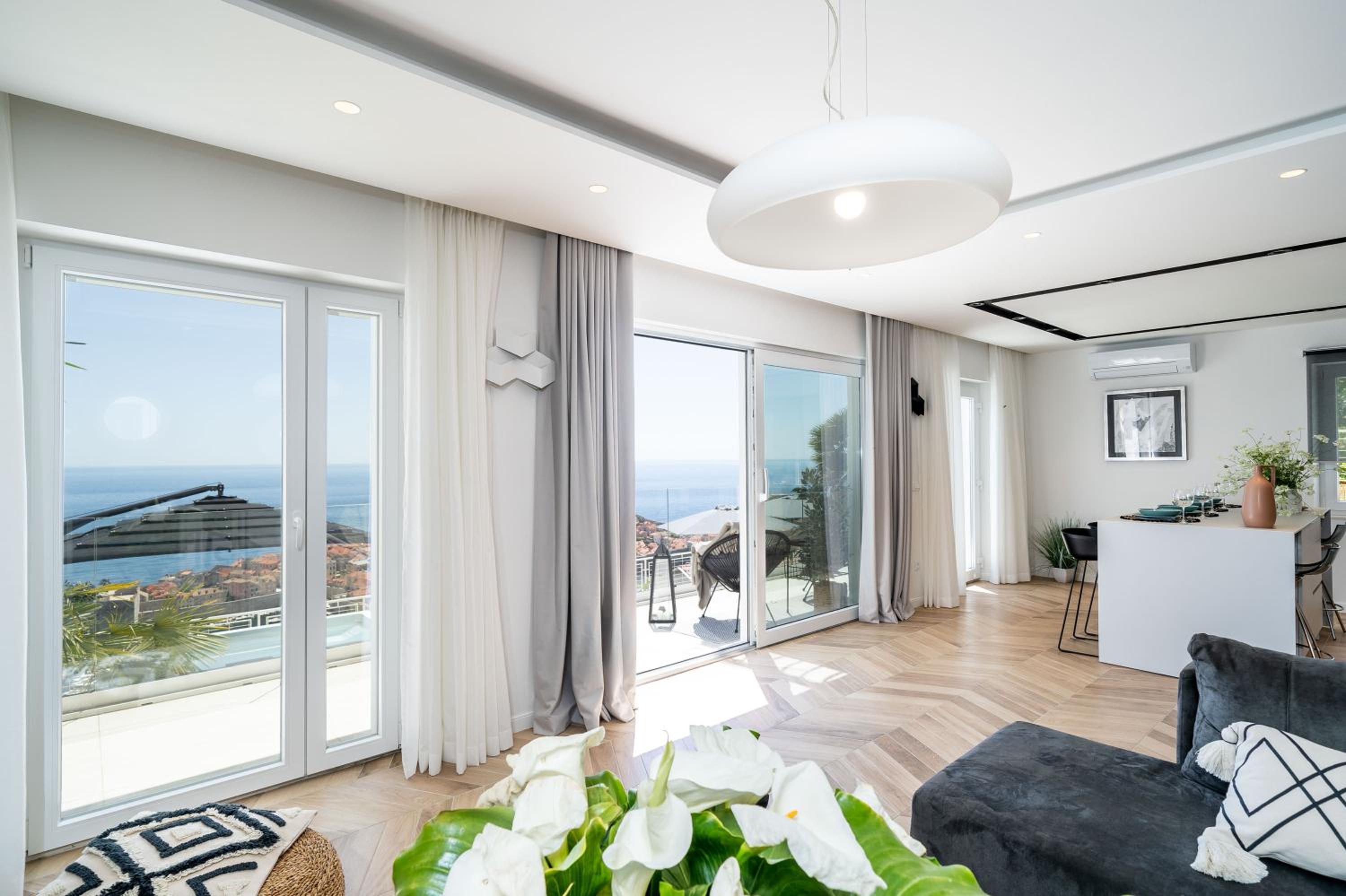 Gorgeous Ground Floor w/ Minipool & Patio