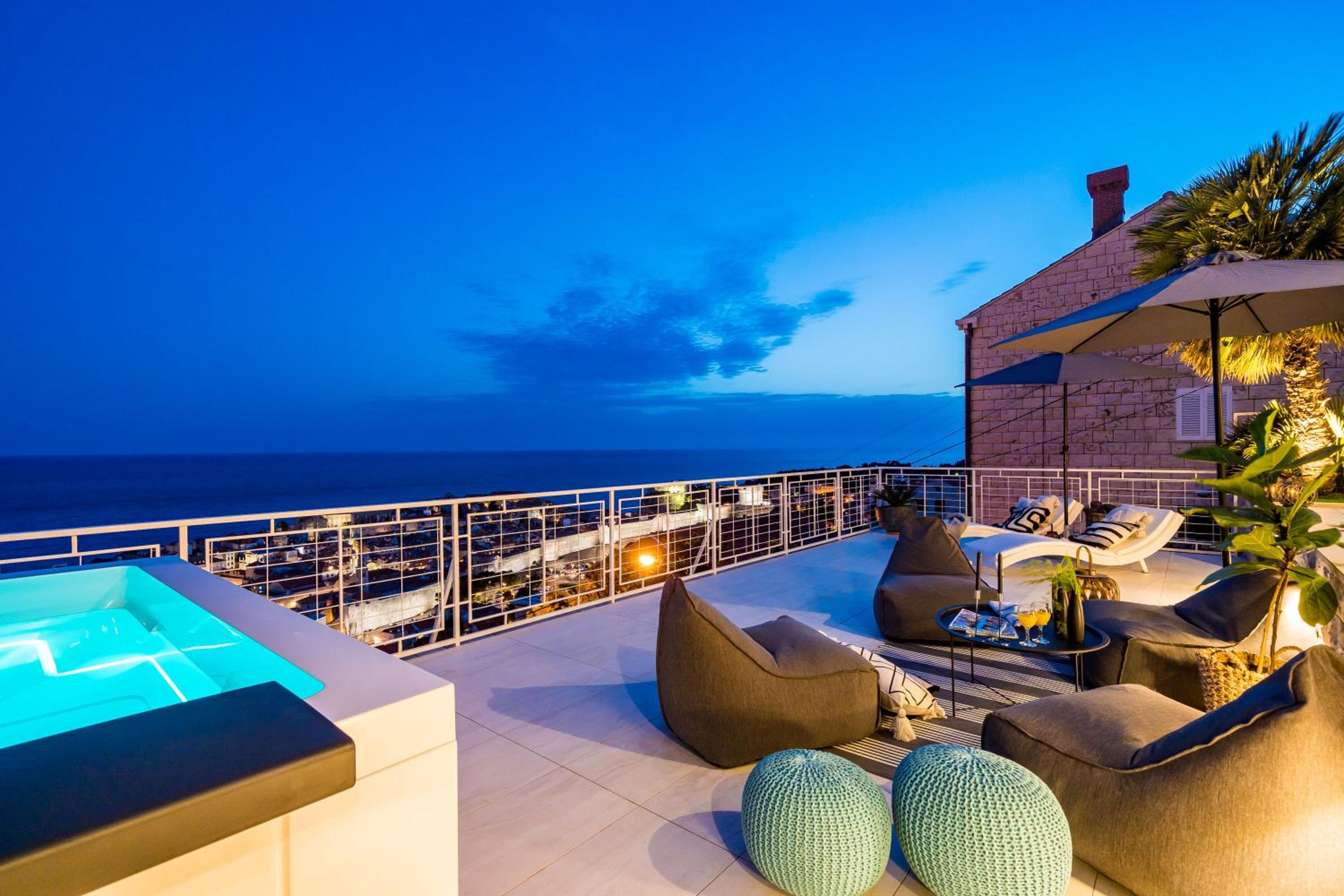 Gorgeous Ground Floor w/ Minipool & Patio