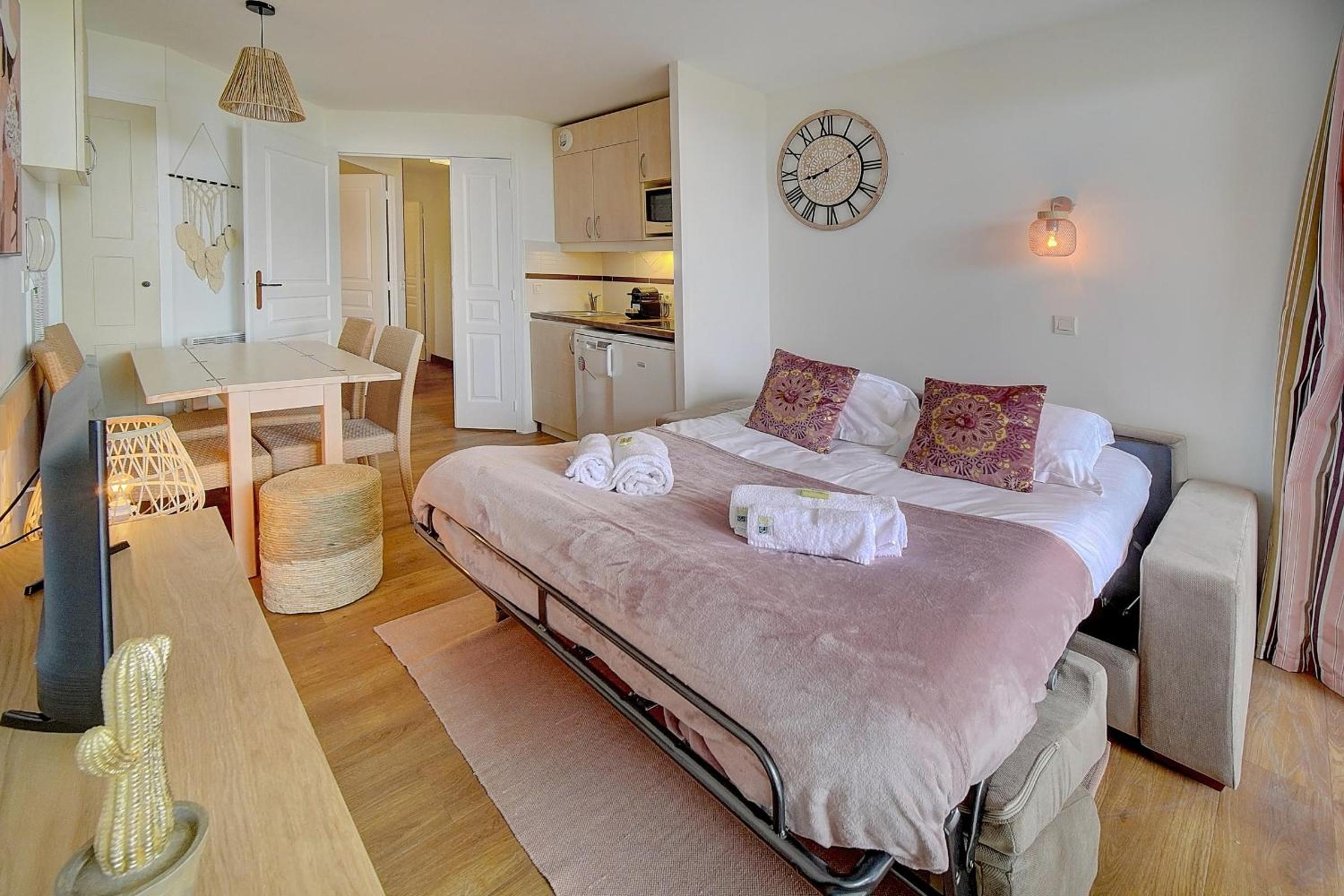 IMMOGROOM - 2 Rooms renovated - Pool - Terrace - Garden - Parking -