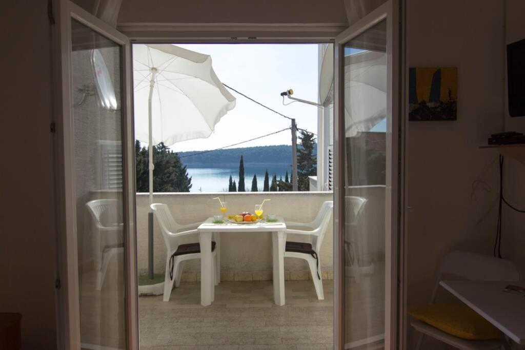 SEA VIEW ROOM with kitchen, balcony&air condition