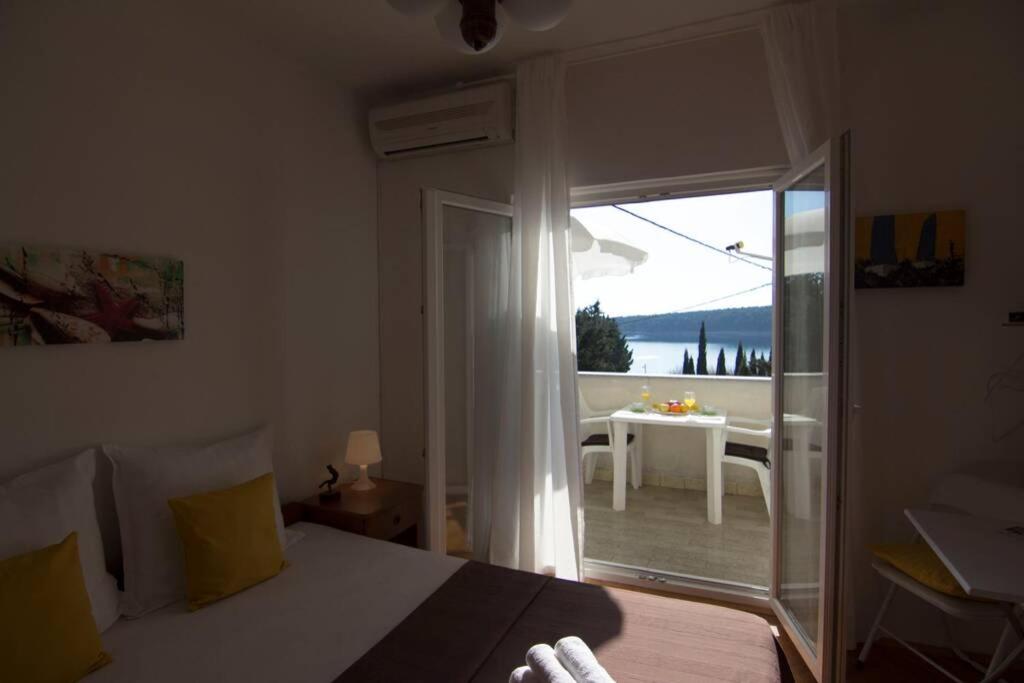 SEA VIEW ROOM with kitchen, balcony&air condition