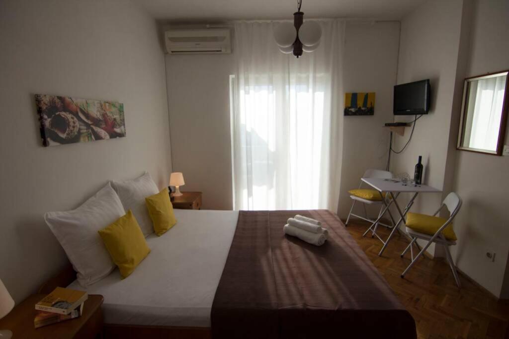 SEA VIEW ROOM with kitchen, balcony&air condition