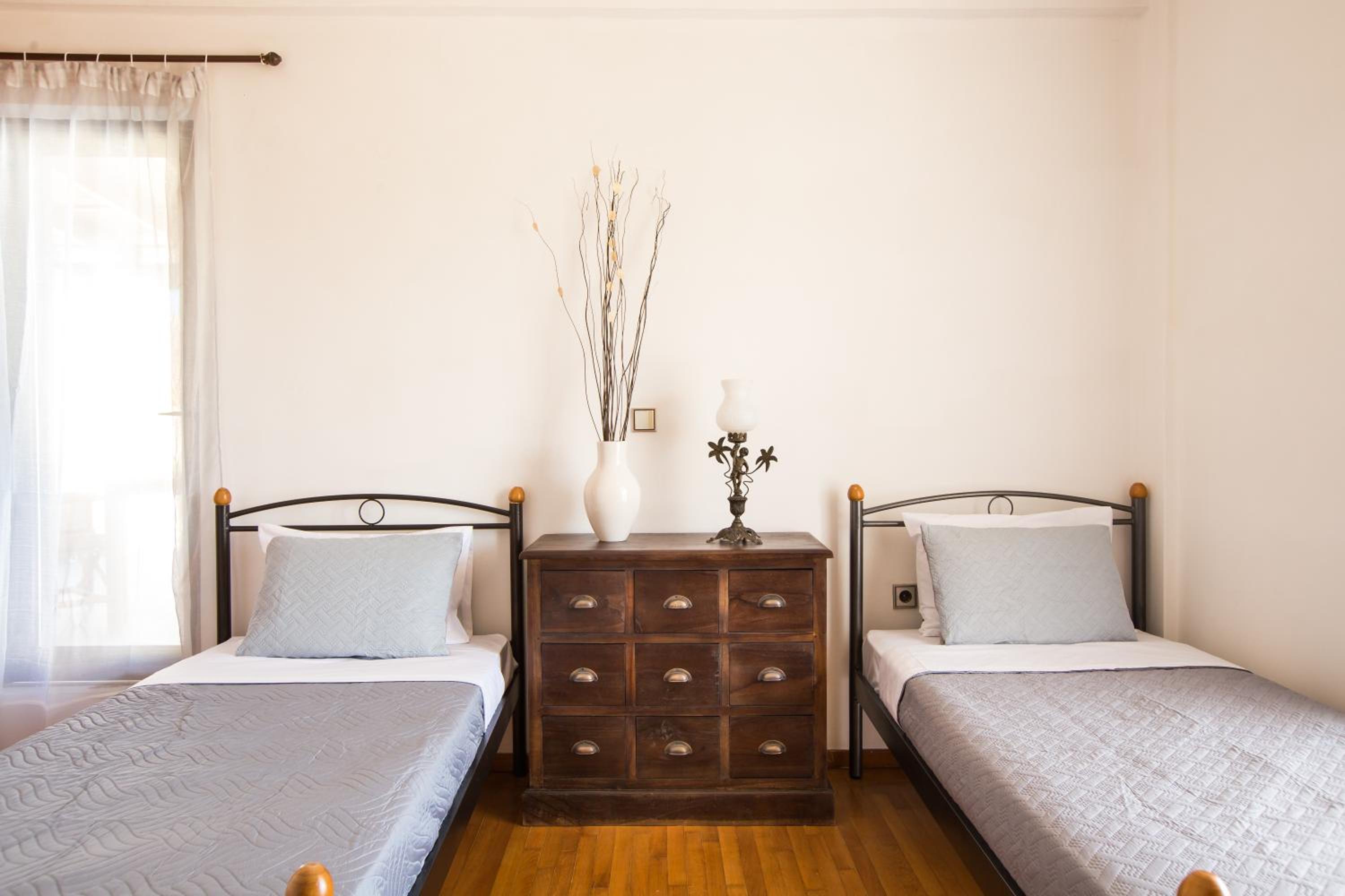 Giardino Apartment, Comfort with Views to Remember! photo 3
