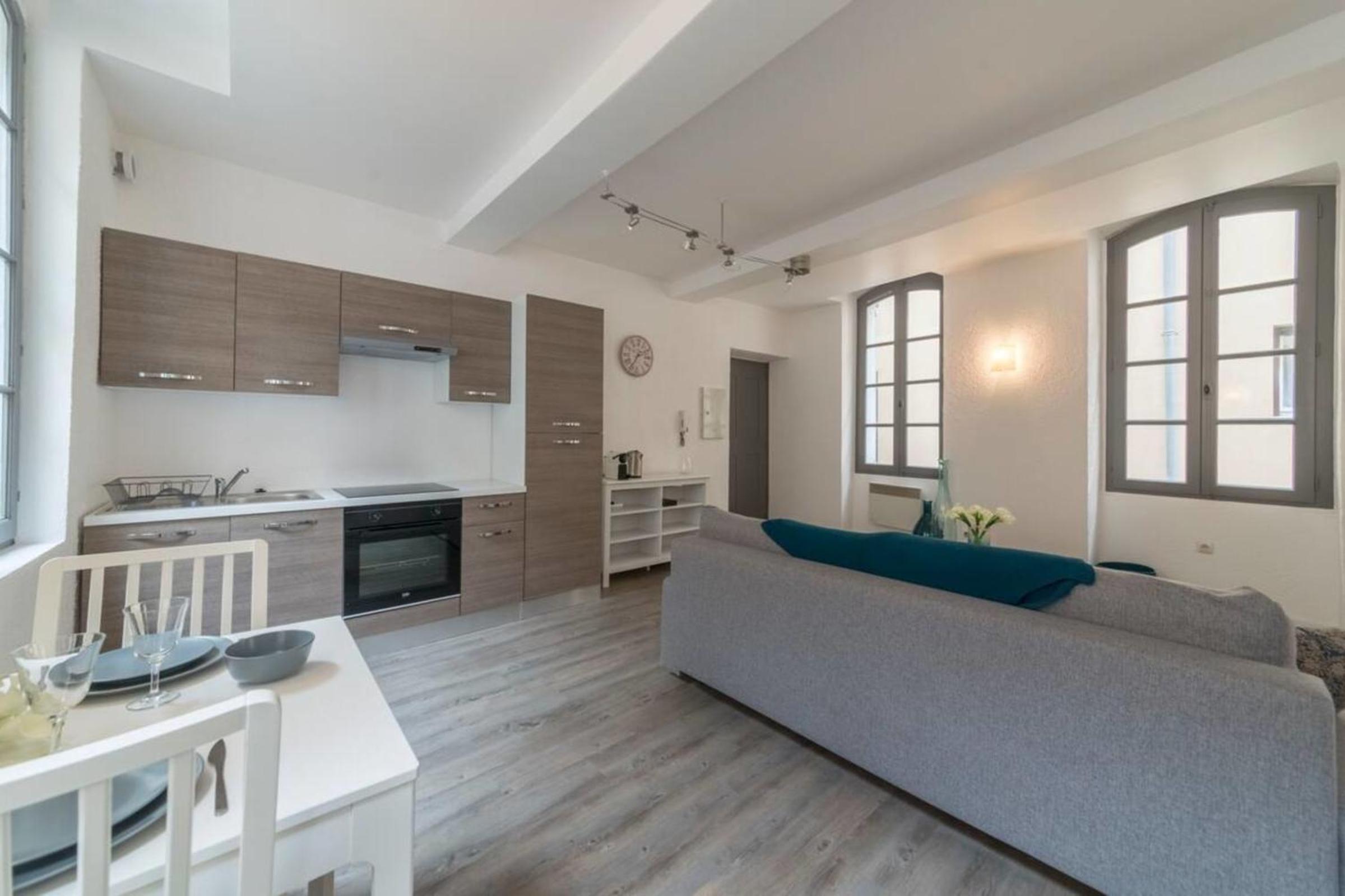 Studio Well Decorated In Avignon