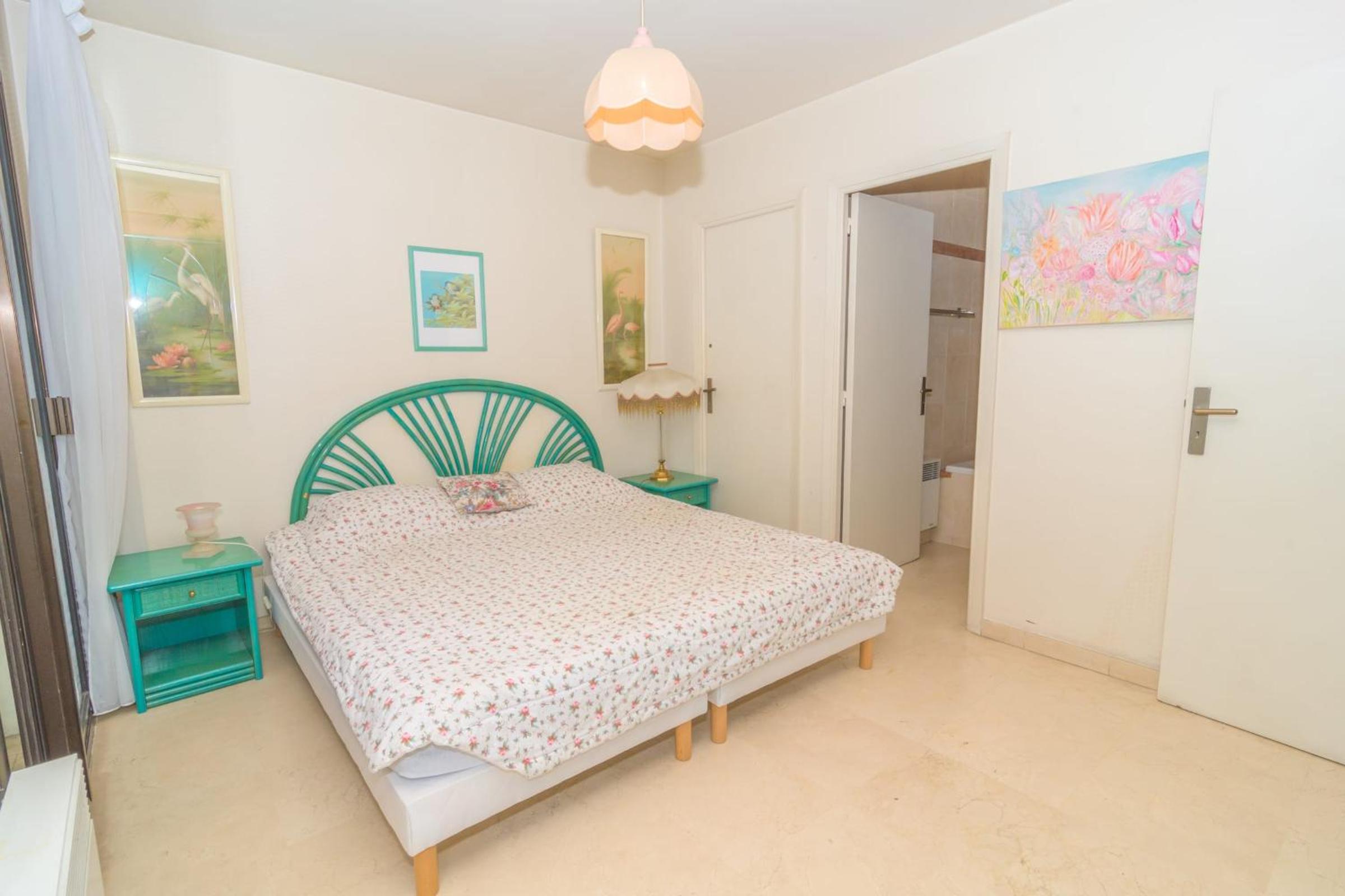Cannes Stunning sea and old town view for our full comfort 3 BR with balcony by Olam Properties