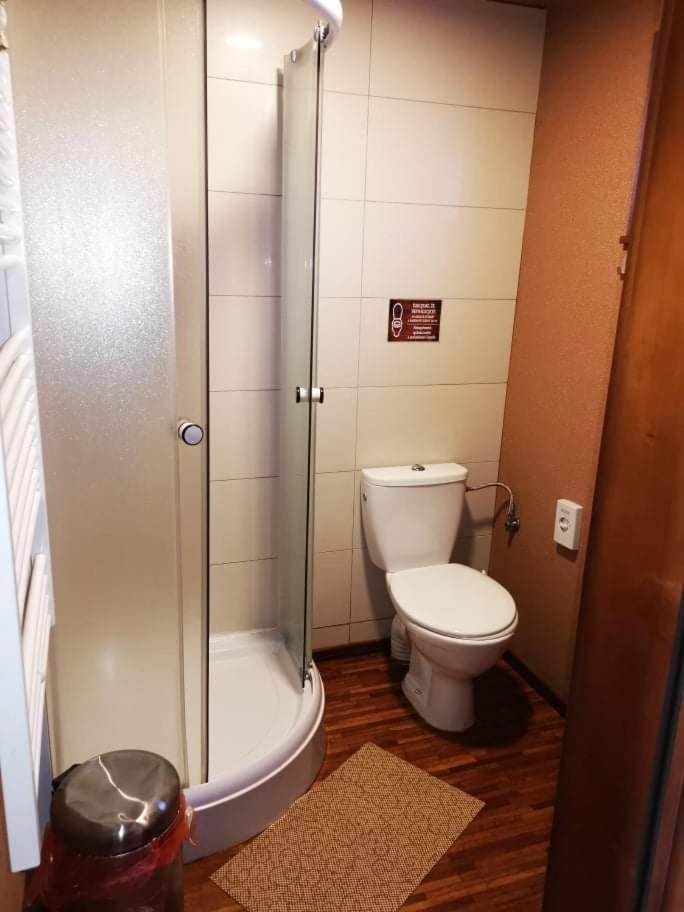 Senec vilka na jazere
