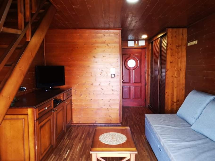 Senec vilka na jazere