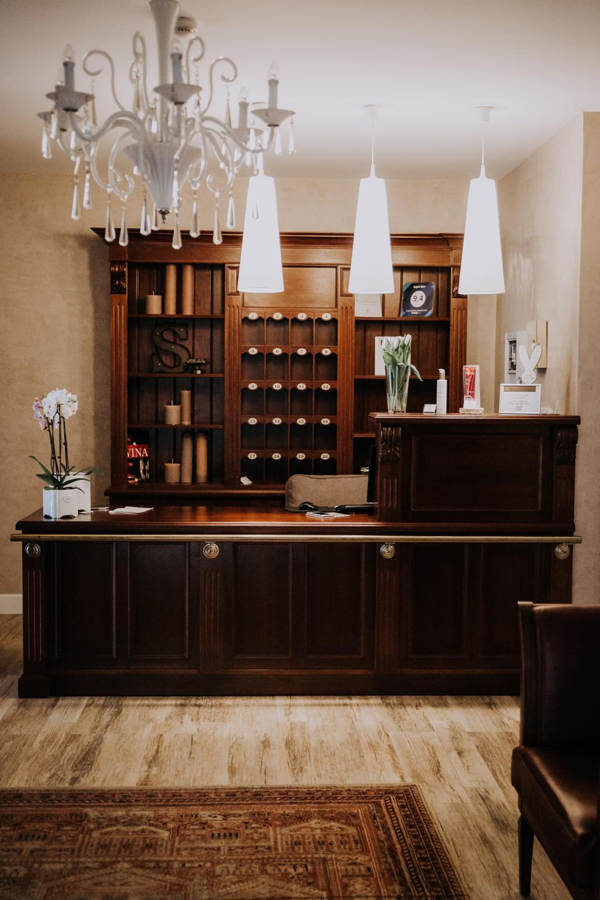Lobby & Reception