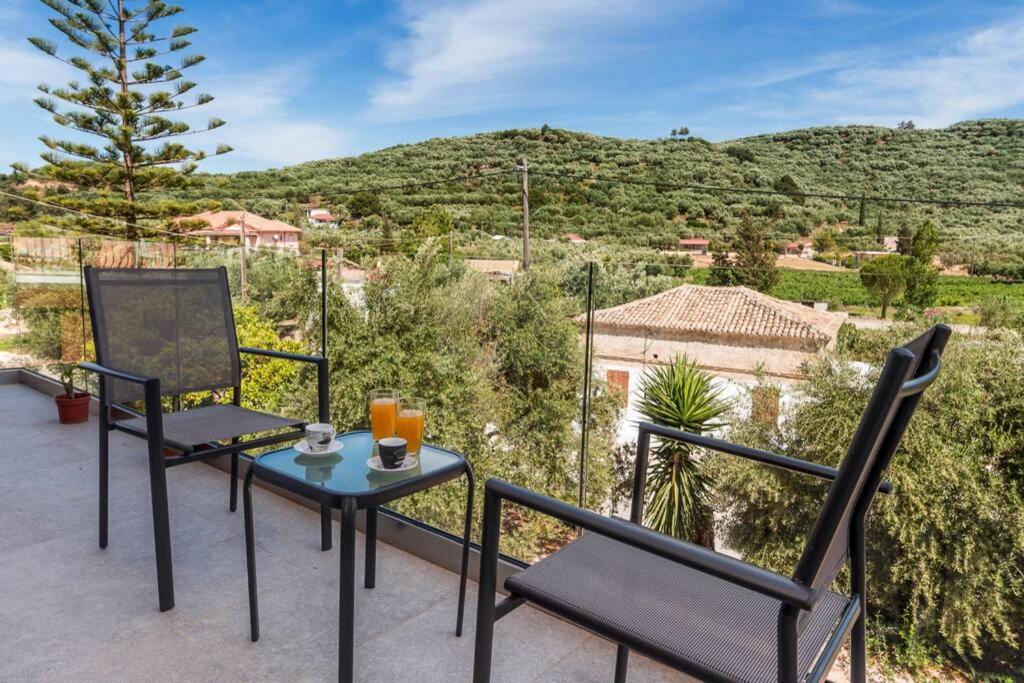 La Torre, brand New (2021) Modern Apt in Alikanas