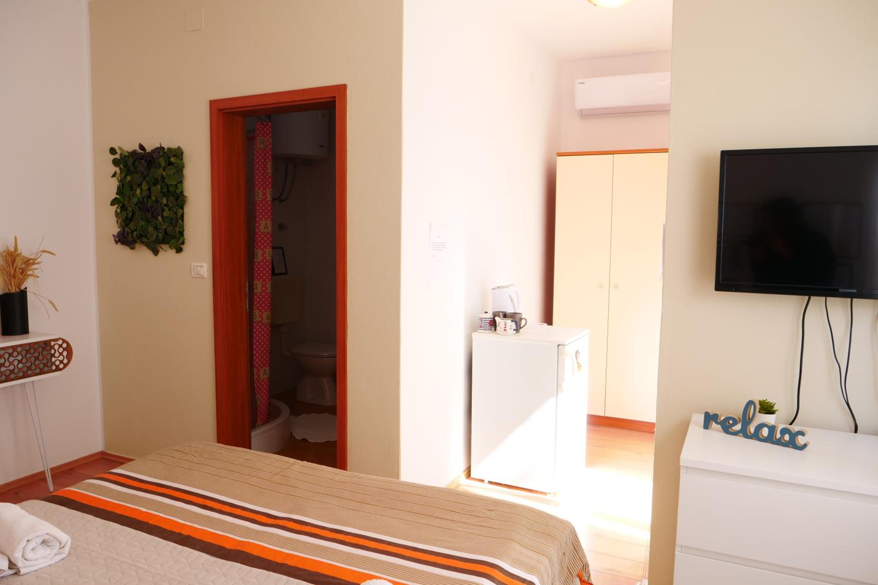 Apartment and Rooms Vilma