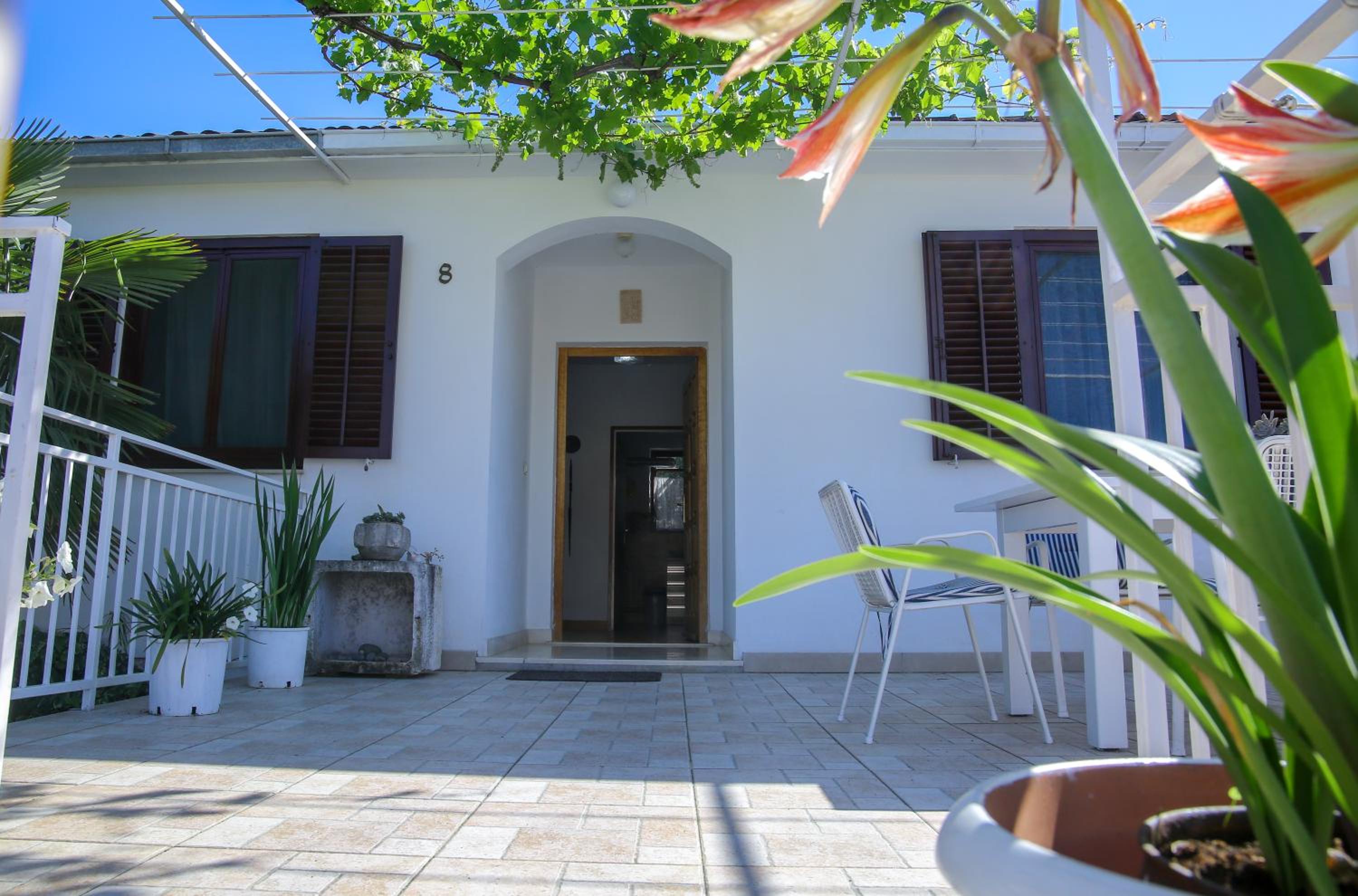 Artistic summer house Marinovic with garden&BBQ