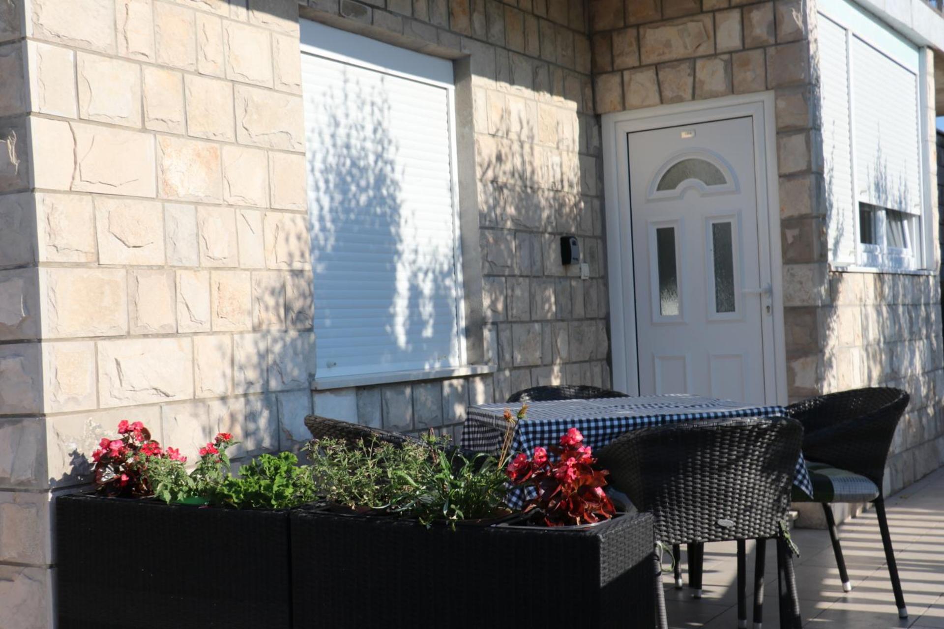 Sunnyhills Apartments with Pool