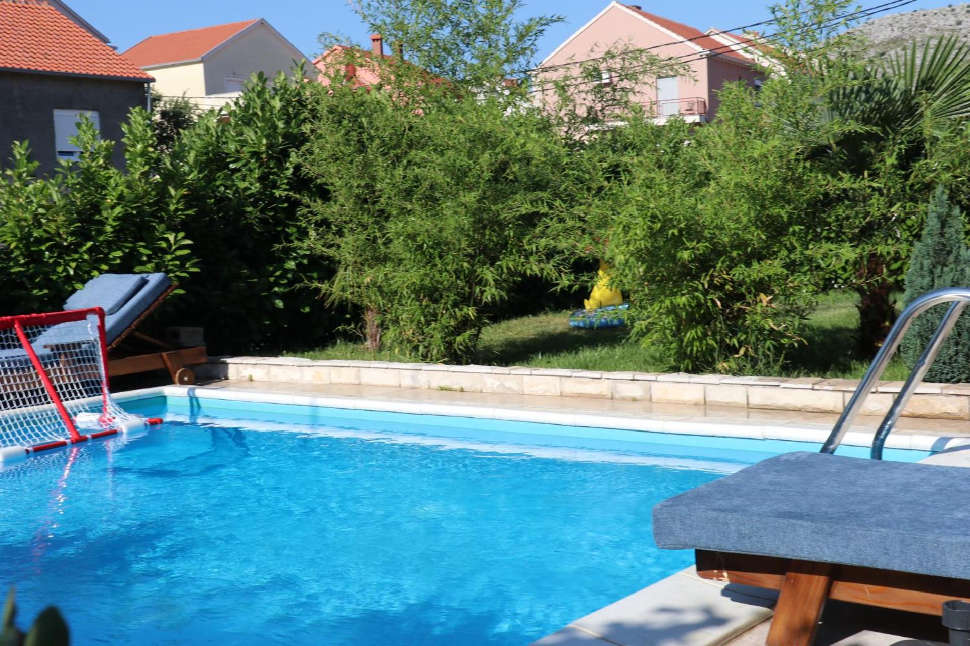 Sunnyhills Apartments with Pool