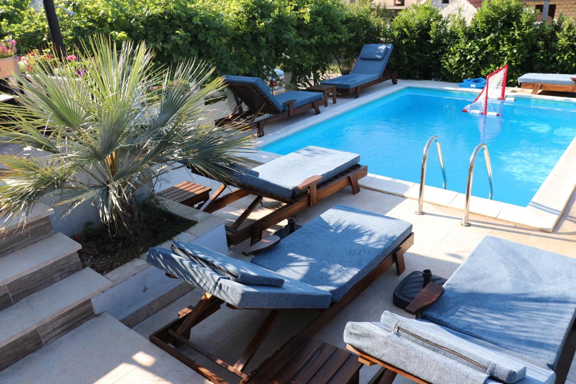 Sunnyhills Apartments with Pool