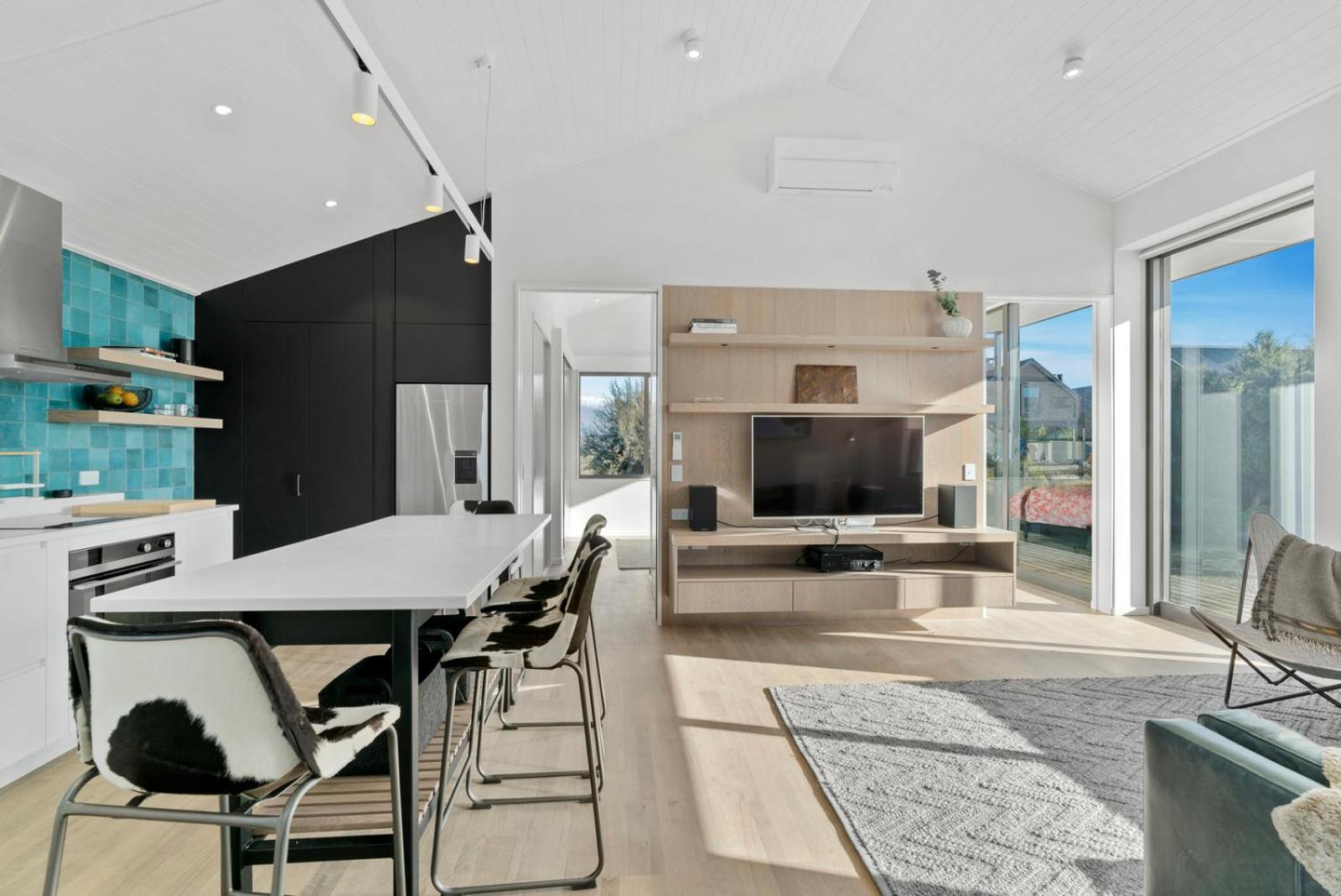 Bull Ridge Escape - Wanaka Holiday Home view 3