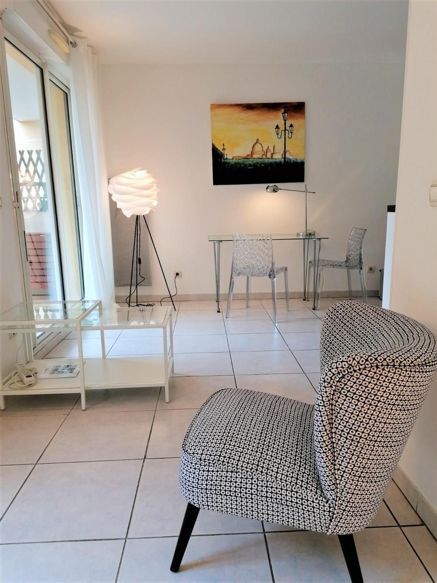 Studio neuf 25 m2, terrasse 35 m2 proche port Nice, Centre ville photo 3
