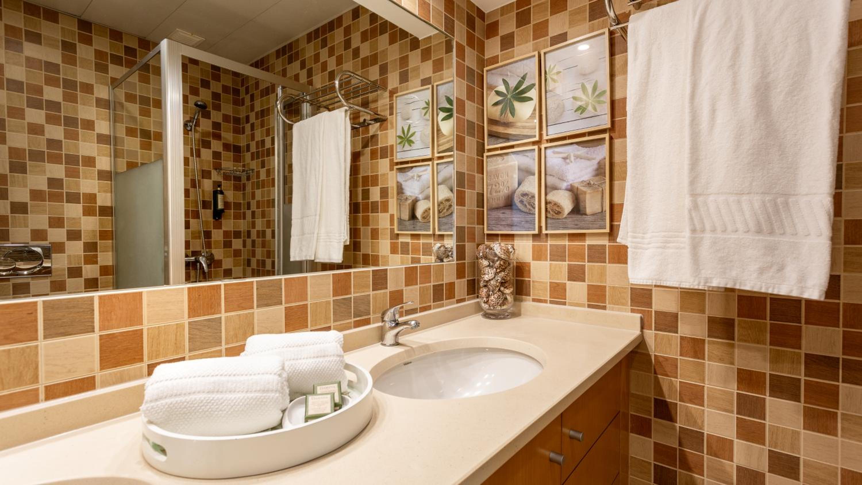 Divine Marina Apartment W/ Pool & Garden by LovelyStay view 5