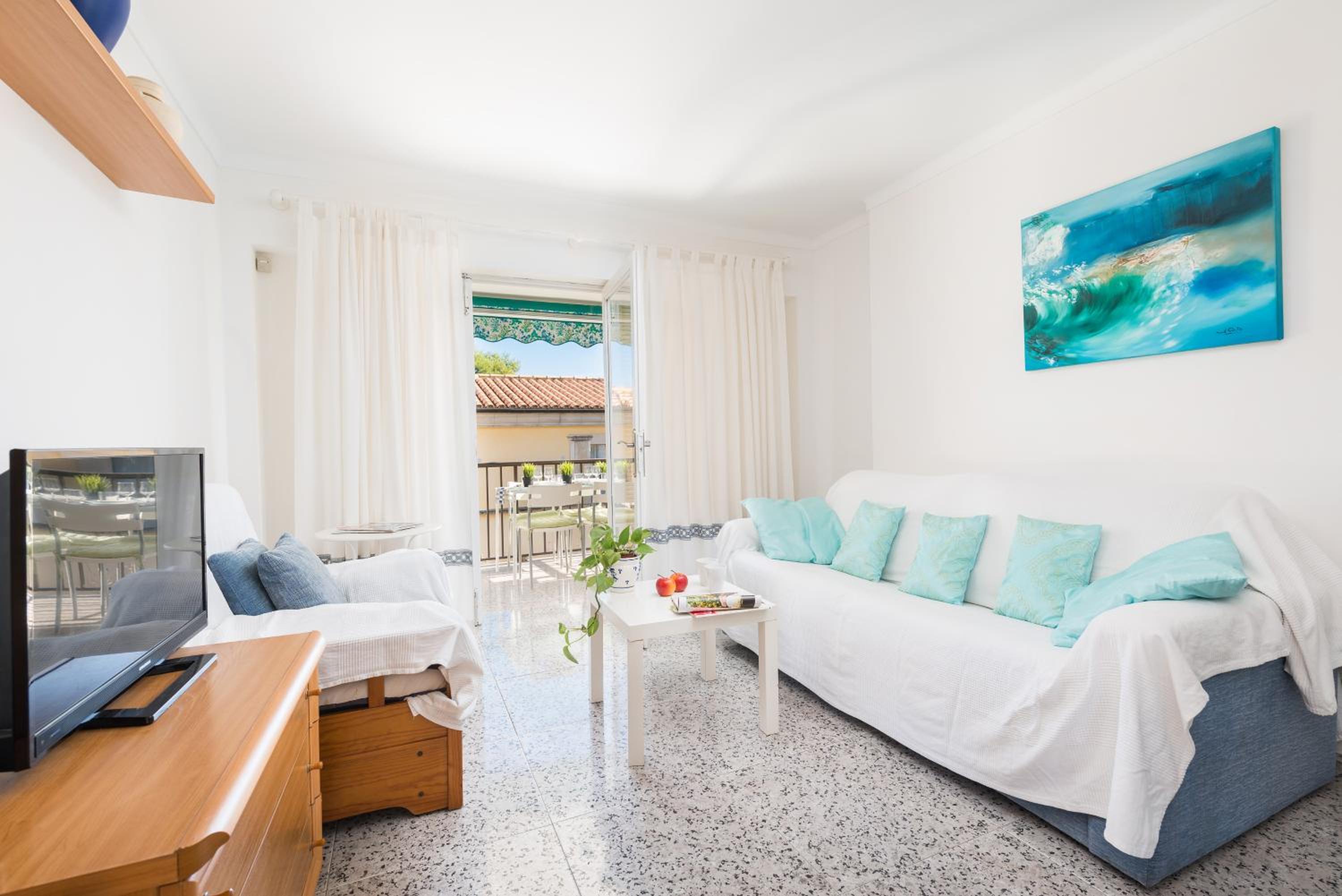 Sunflowers - a holiday apartment next to the beach photo 2