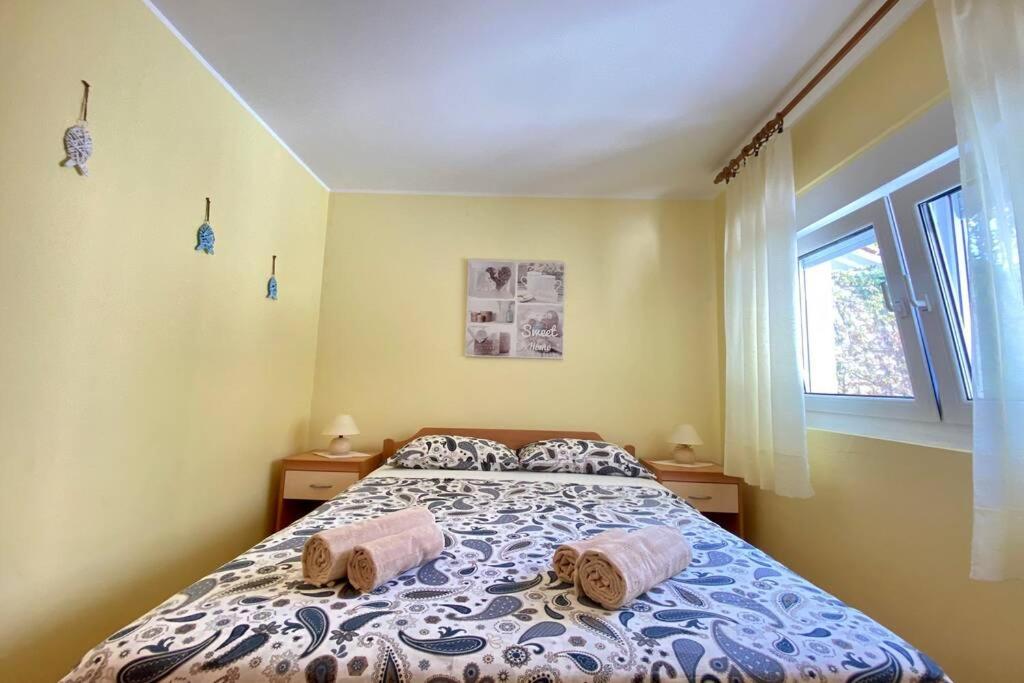 Apartment Damir 50 meters from the beach view 5