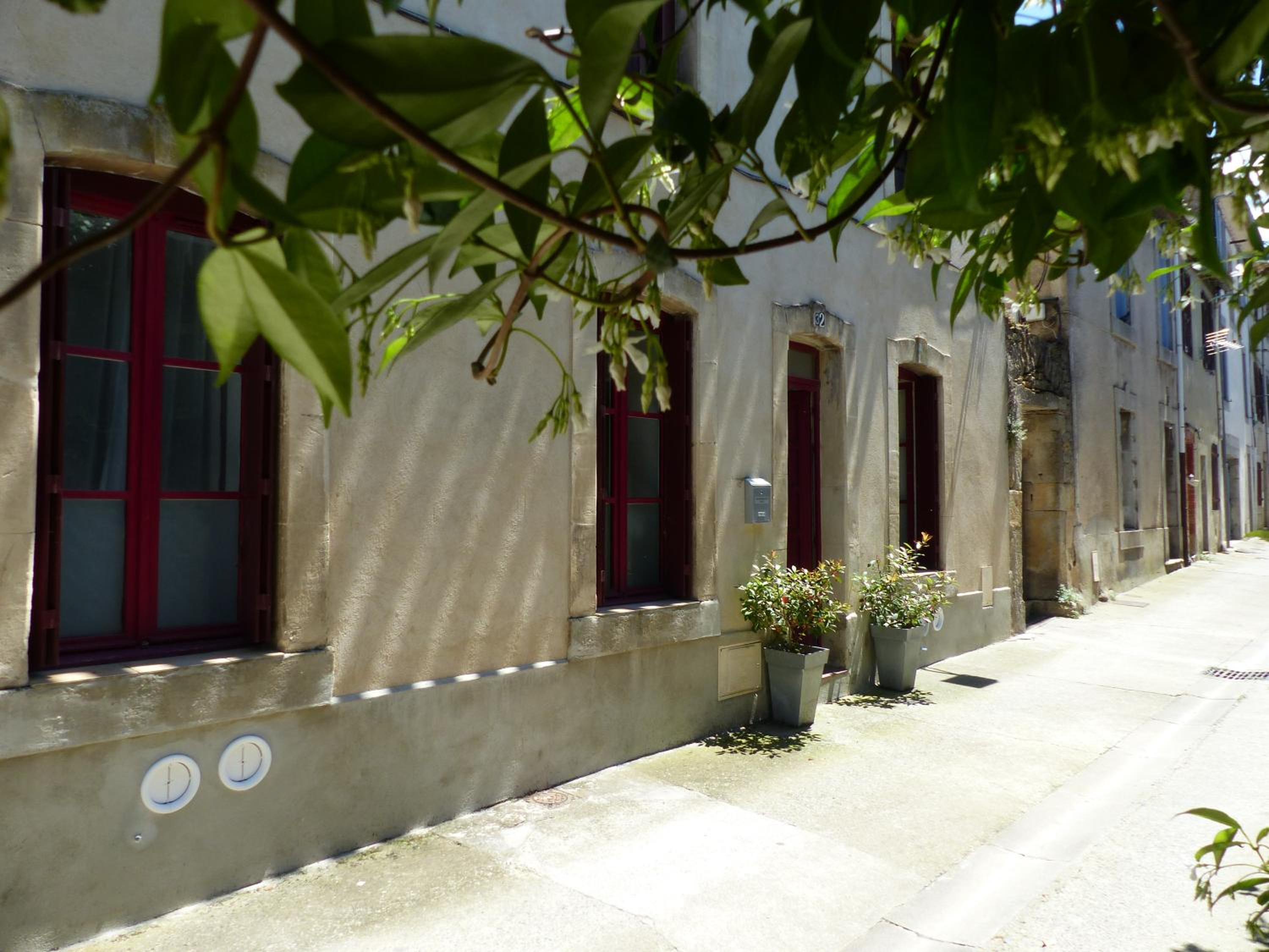 Chez Jean - Newly renovated air-conditioned flat at the foot of the ramparts, 4 people