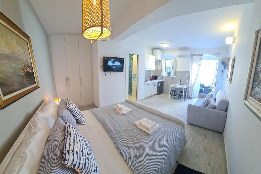 Studio Apartment Marella view 3