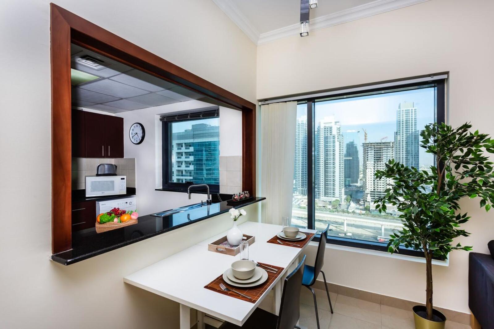 HiGuests - Modern Apt in Dubai Marina With Pool and Gym