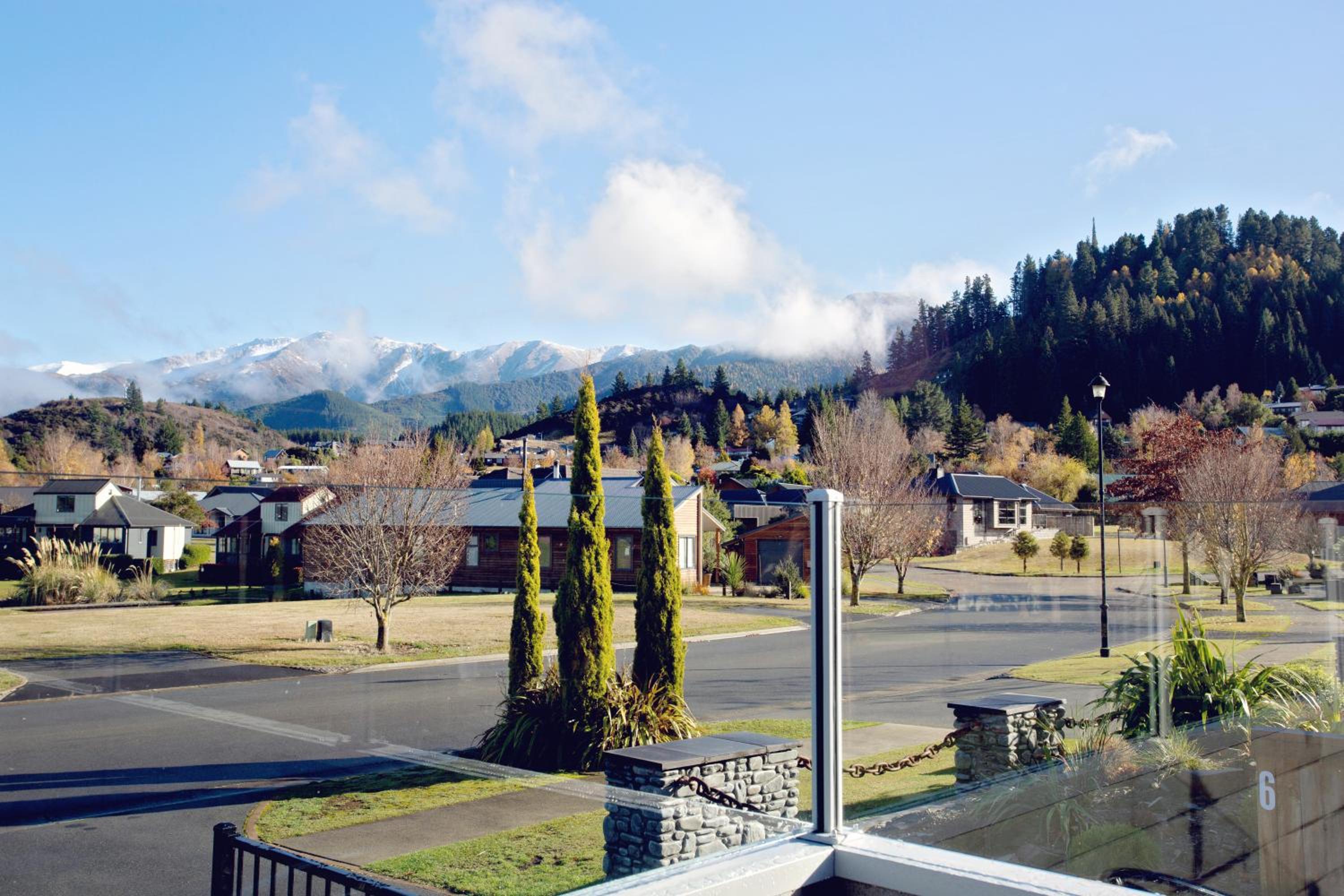 Hotel Luxury on Rutherford - Image 1