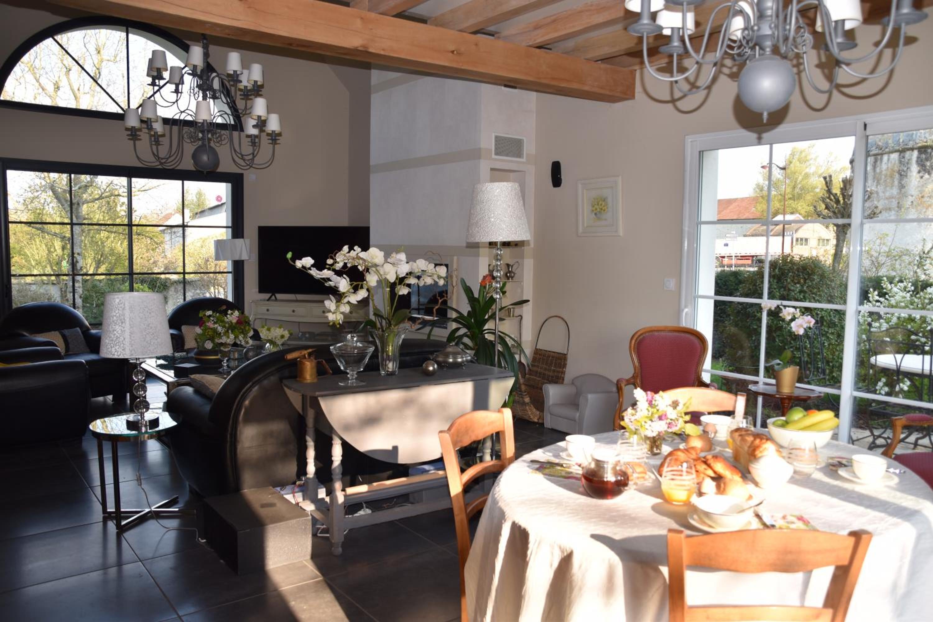 Les Rougemonts Guest Rooms