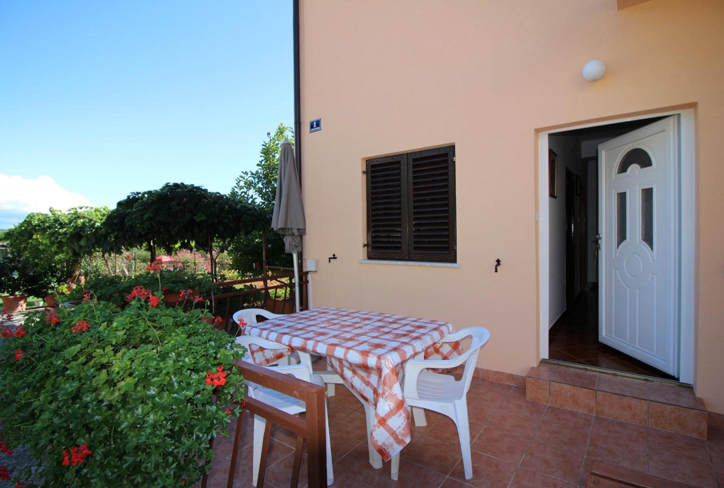 Apartment Liliana near beach