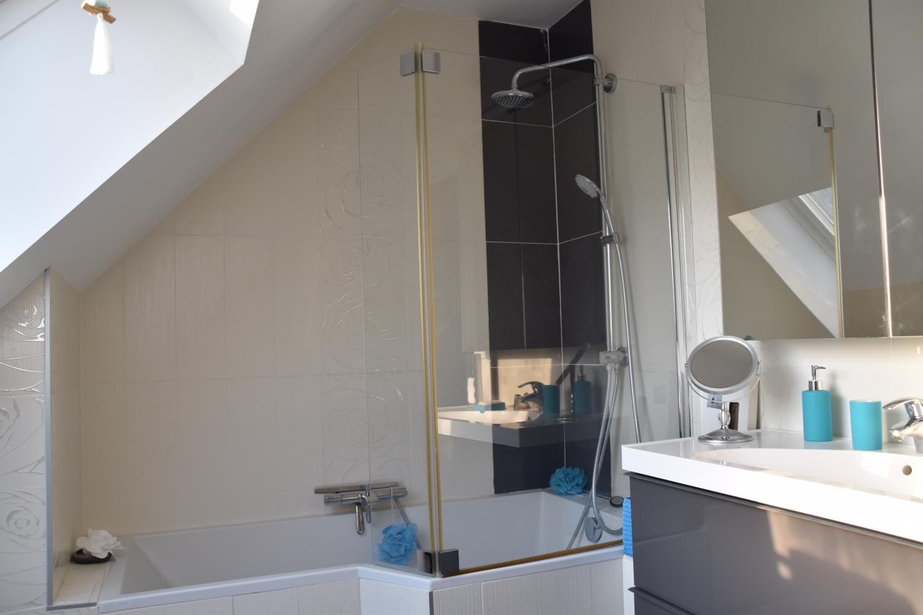 Les Rougemonts Guest Rooms