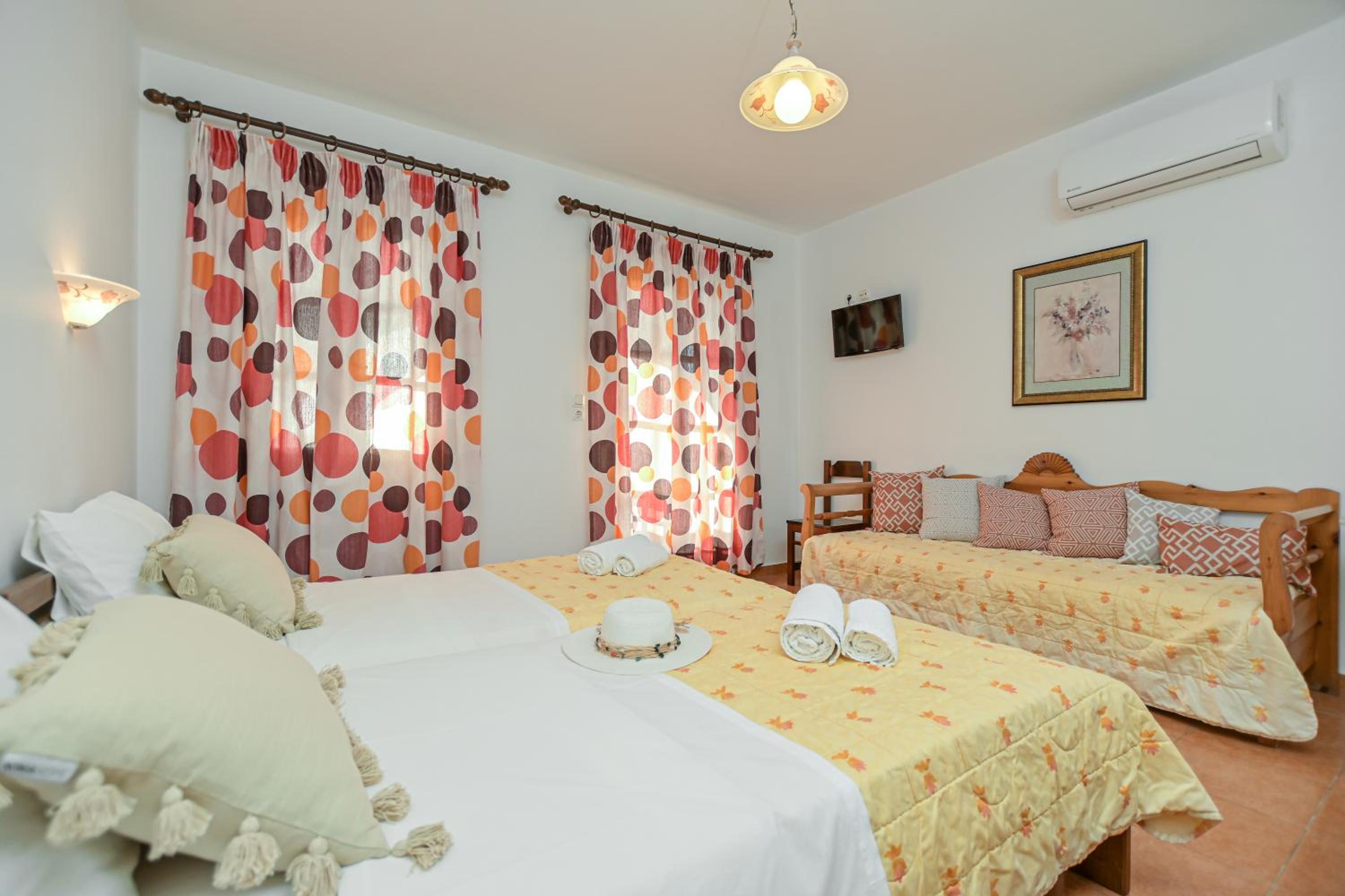 Alykes Studios & Suites