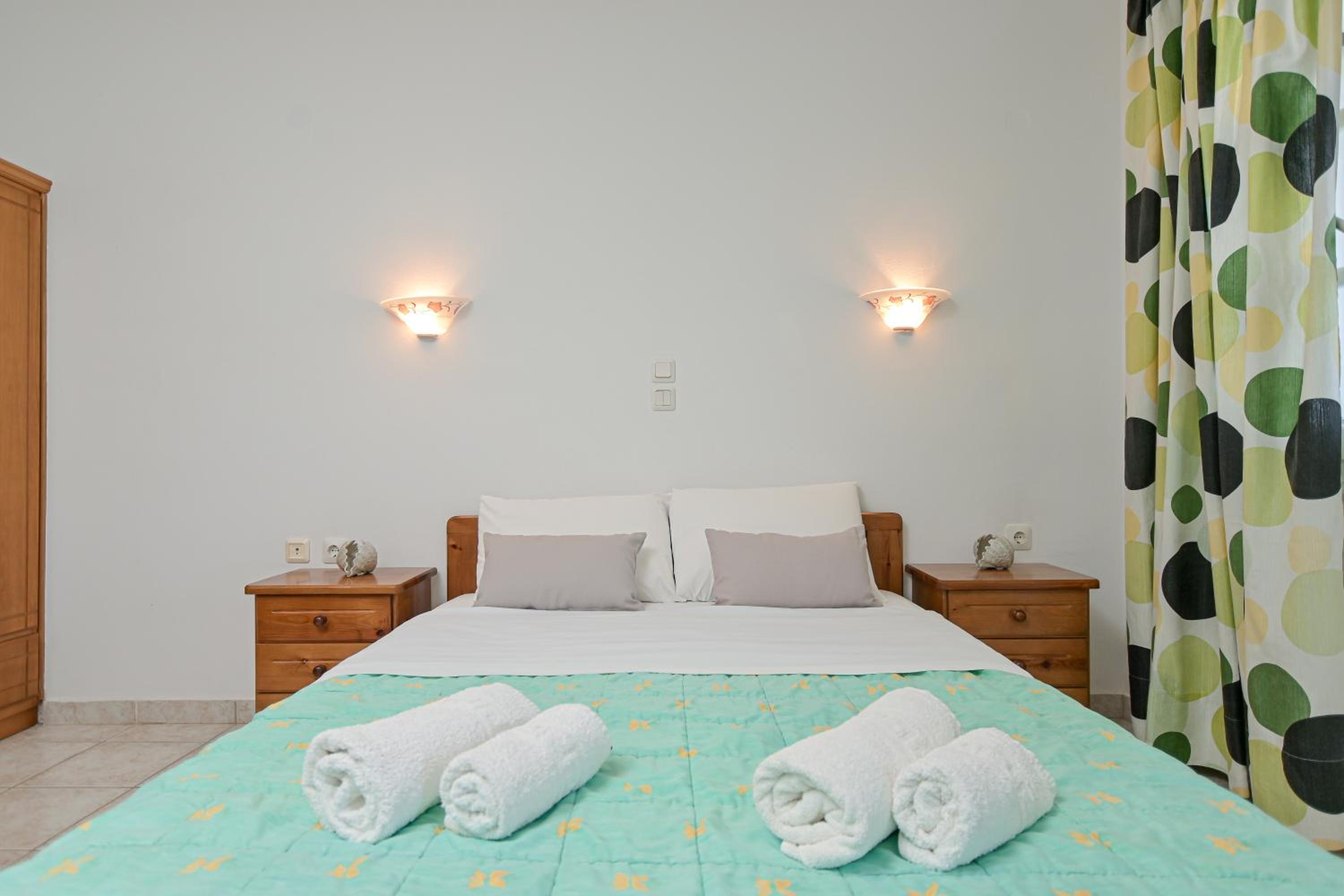Alykes Studios & Suites