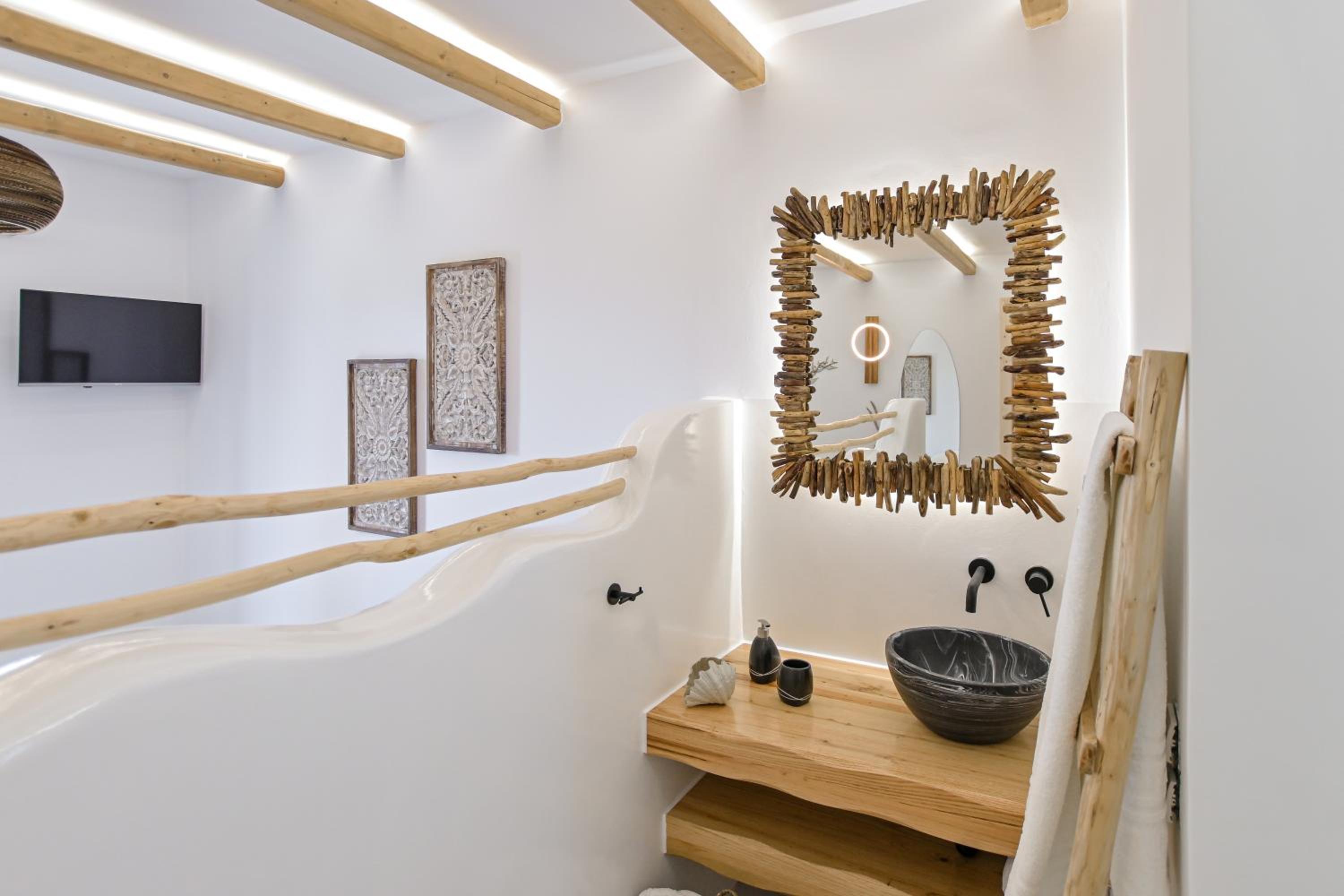 Alykes Studios & Suites