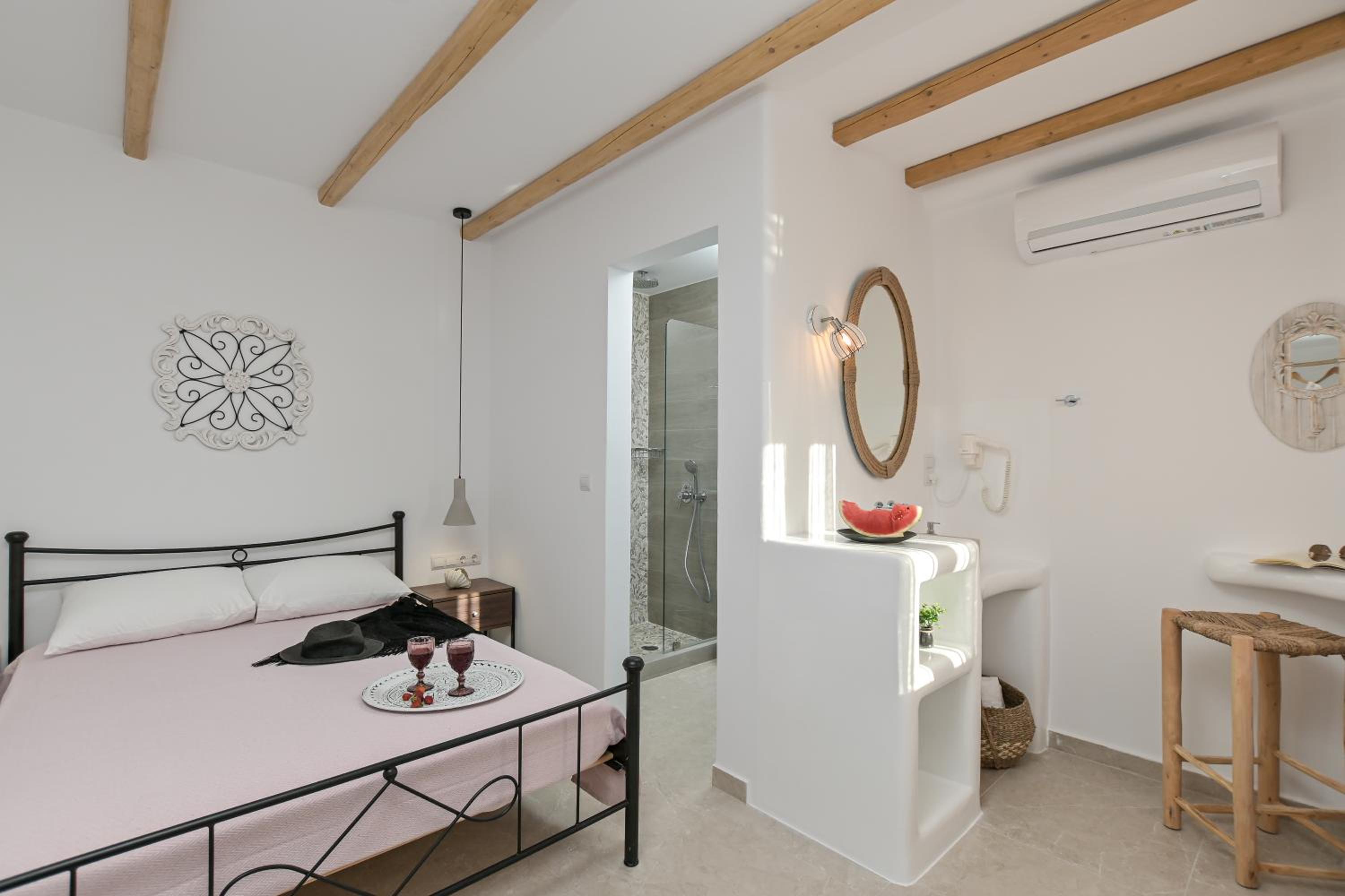 Alykes Studios & Suites