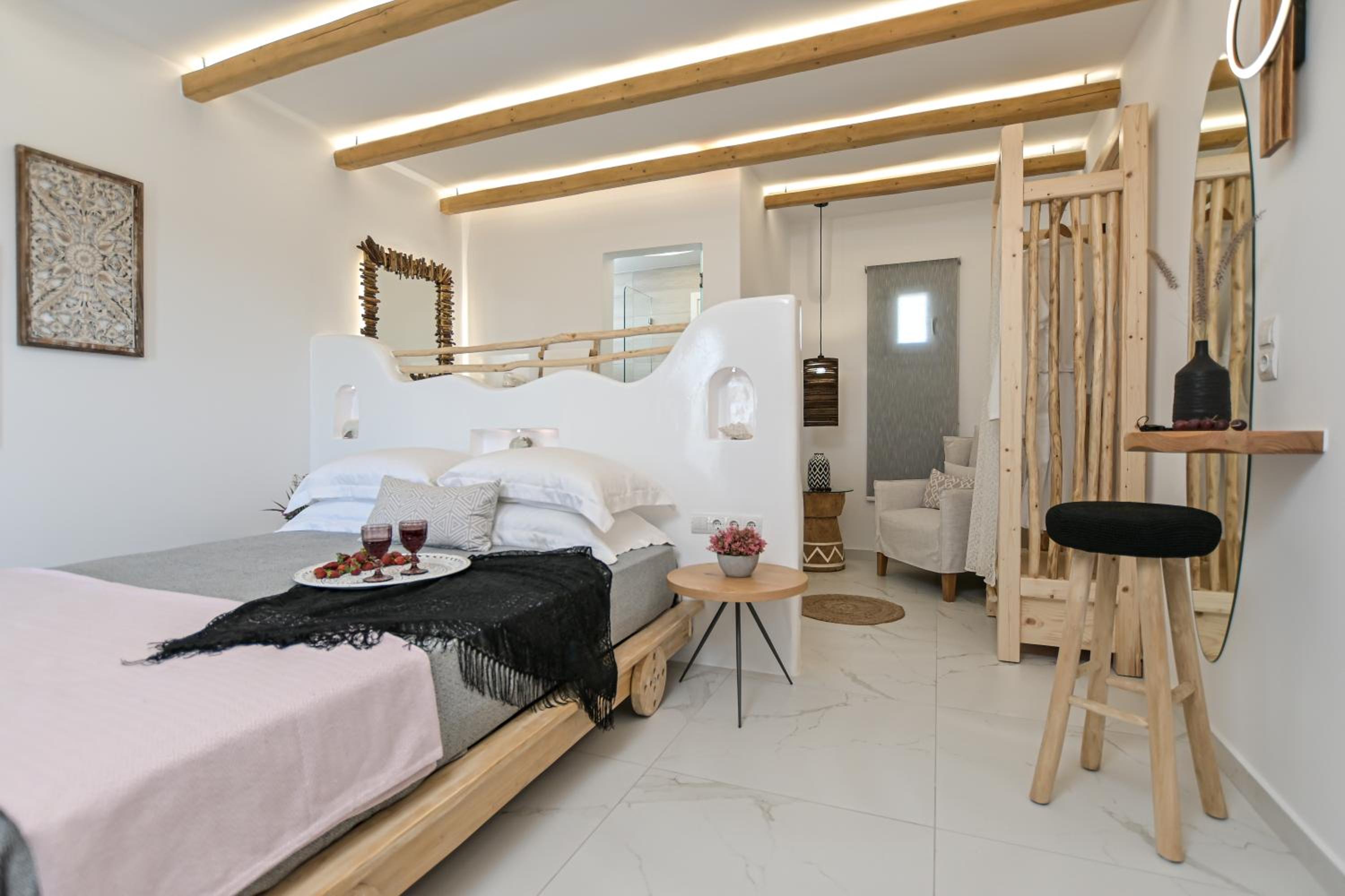 Alykes Studios & Suites