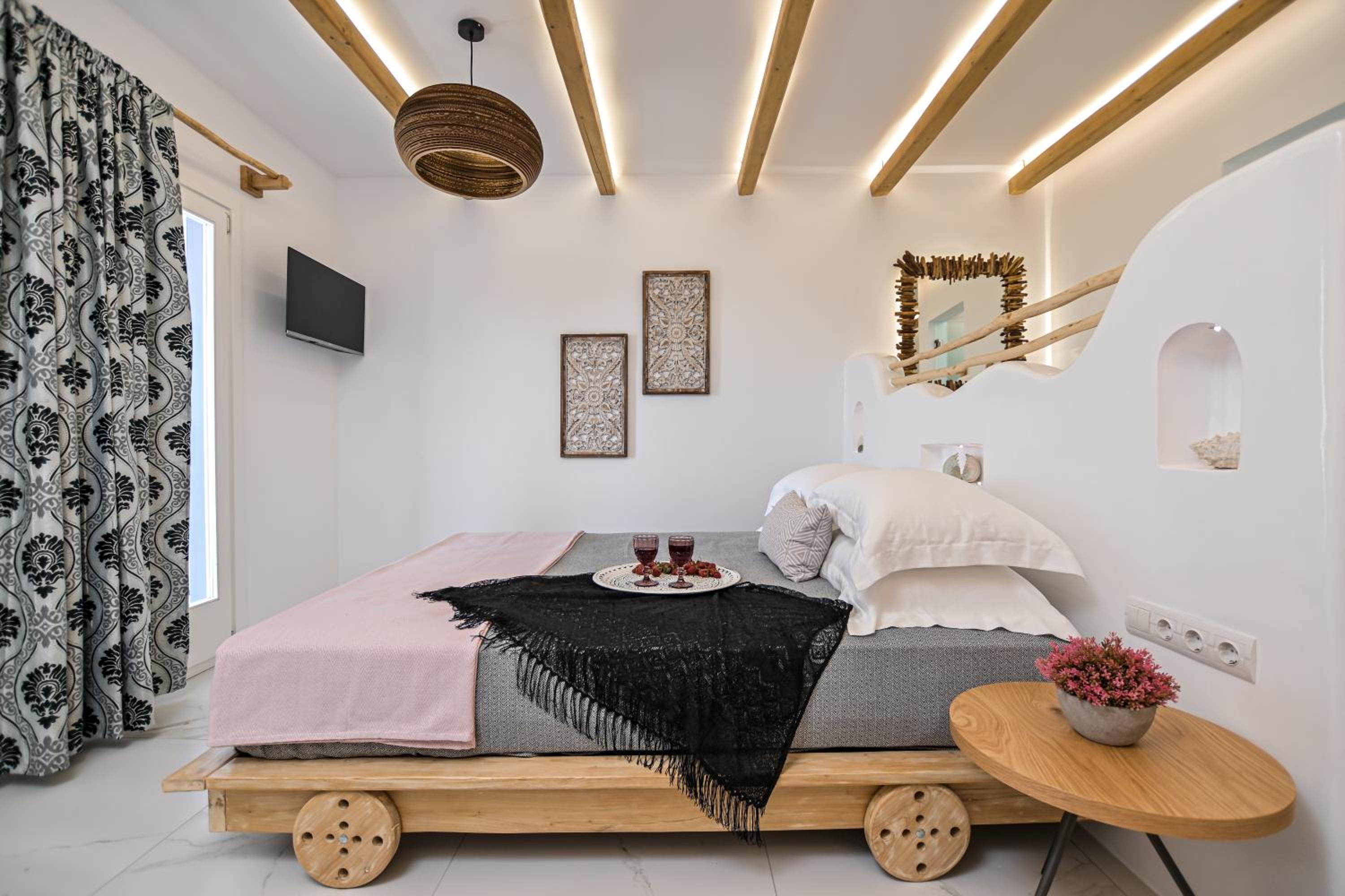 Alykes Studios & Suites