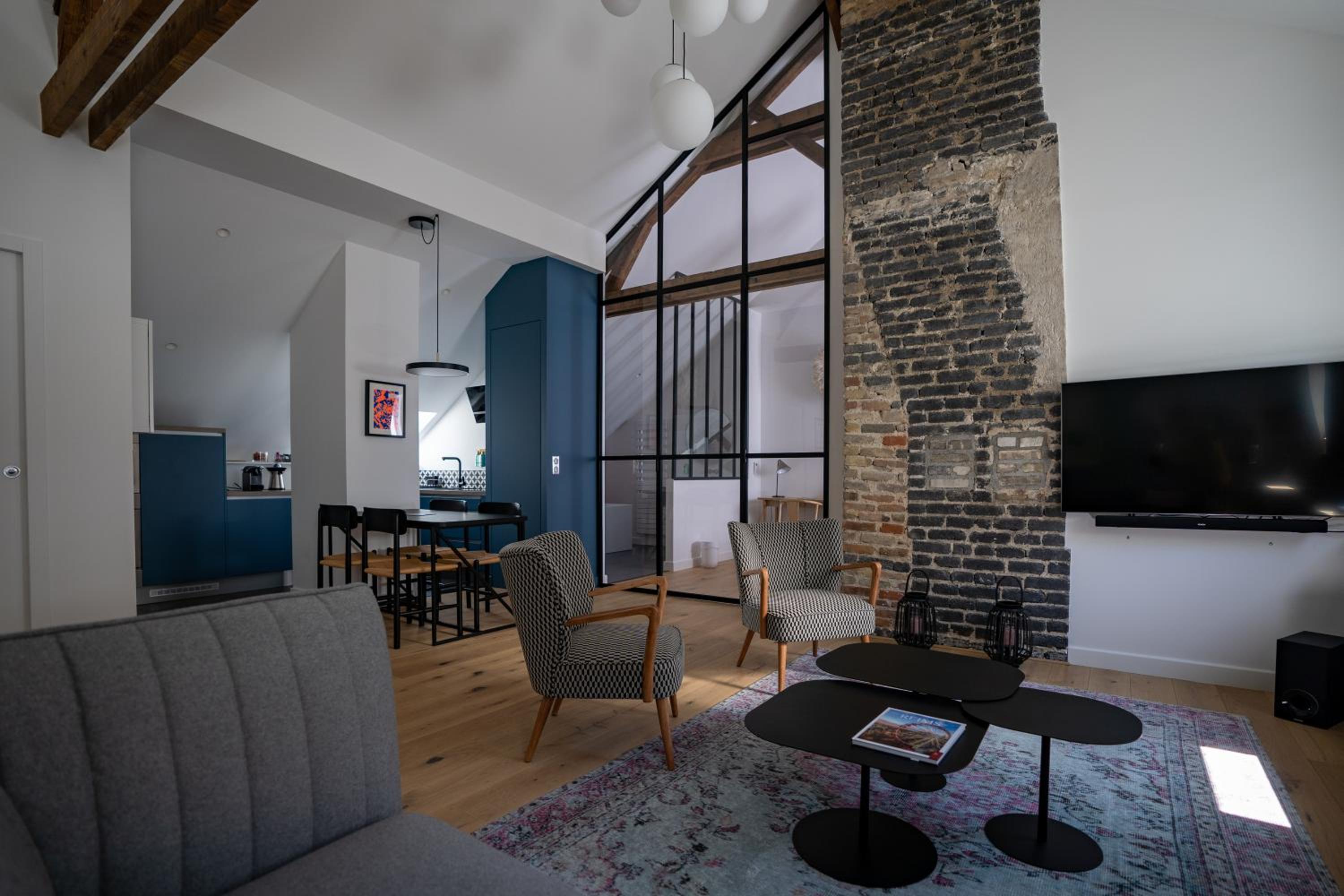 Hotel KRAFFT, centre ville, climatisé, baignoire double - La Clé des Sacres - Image 1