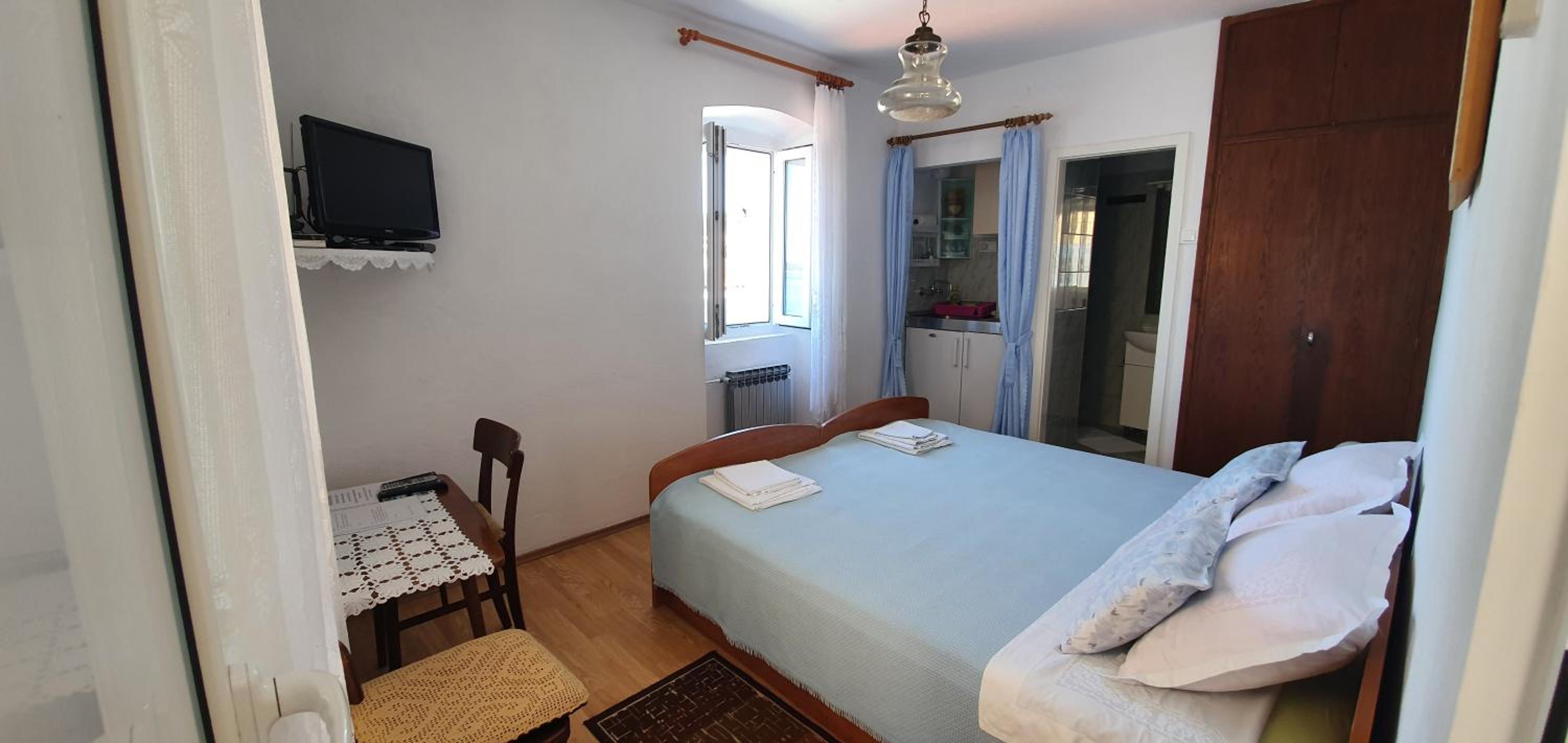 Apartments Jurić - 1 A studio apartment with a view view 2