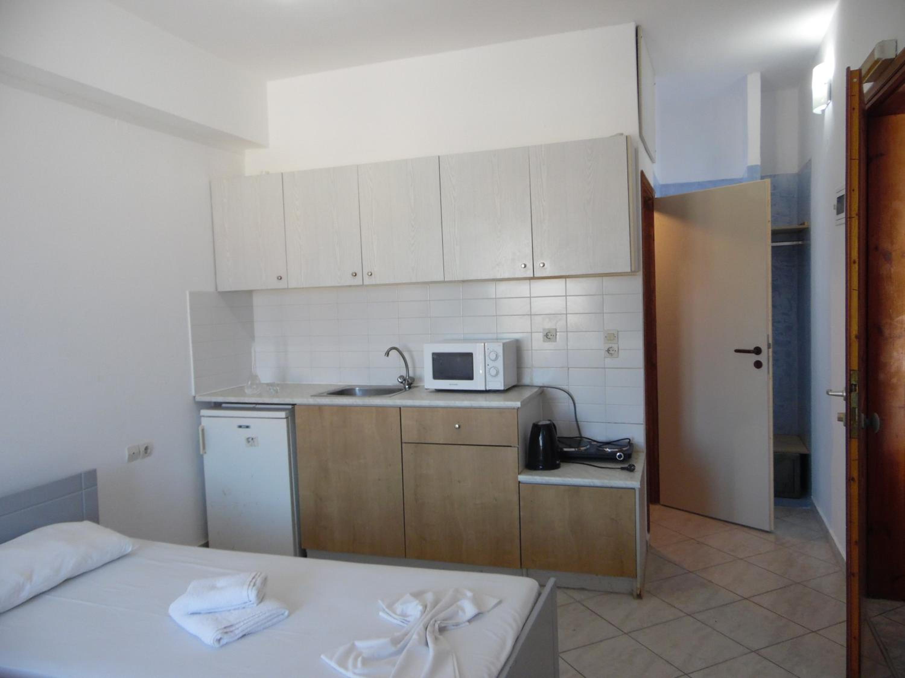 Mike's Beach Apartments & Studios